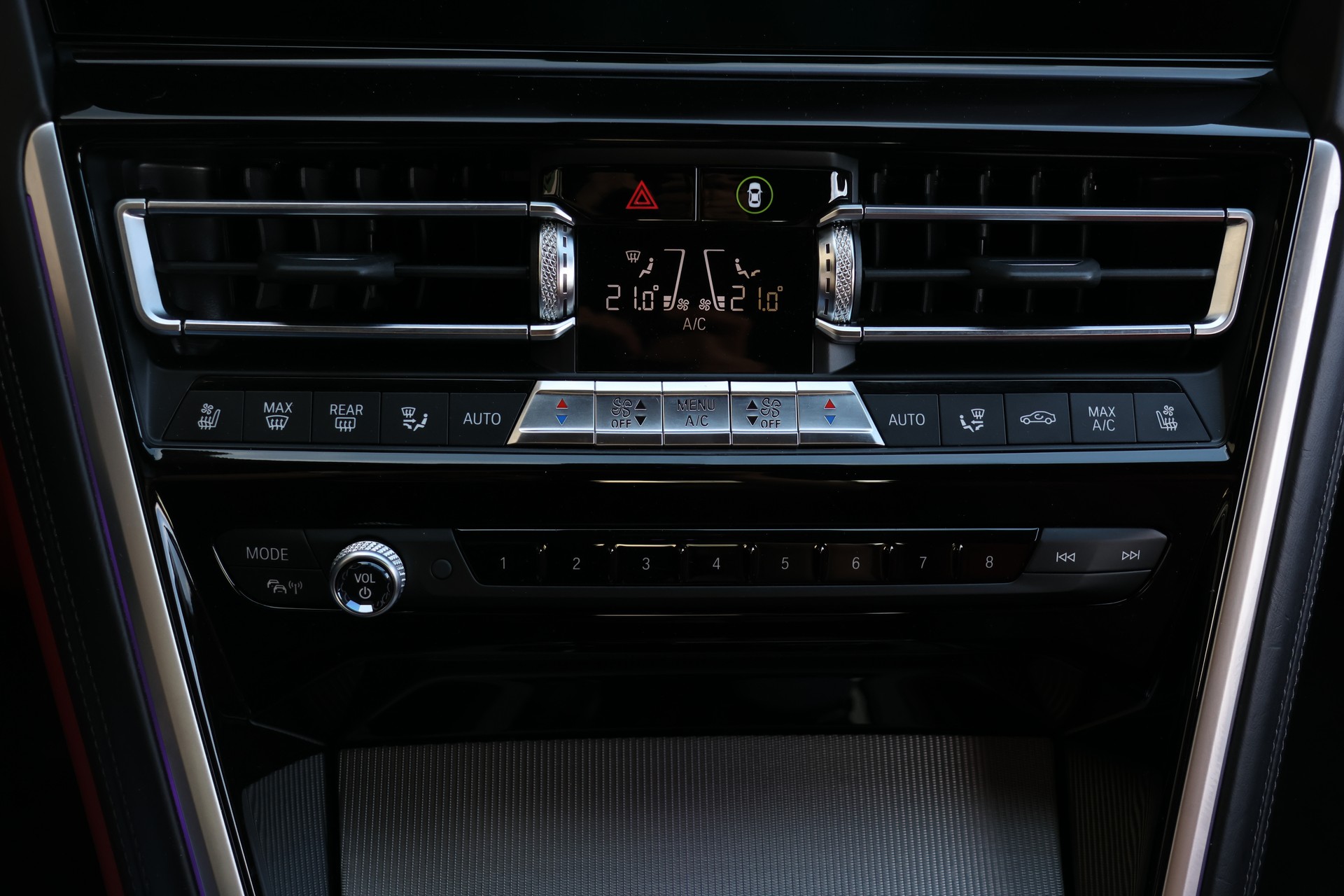 BMW M850i xDrive Steptronic Individual (CH)-image-18