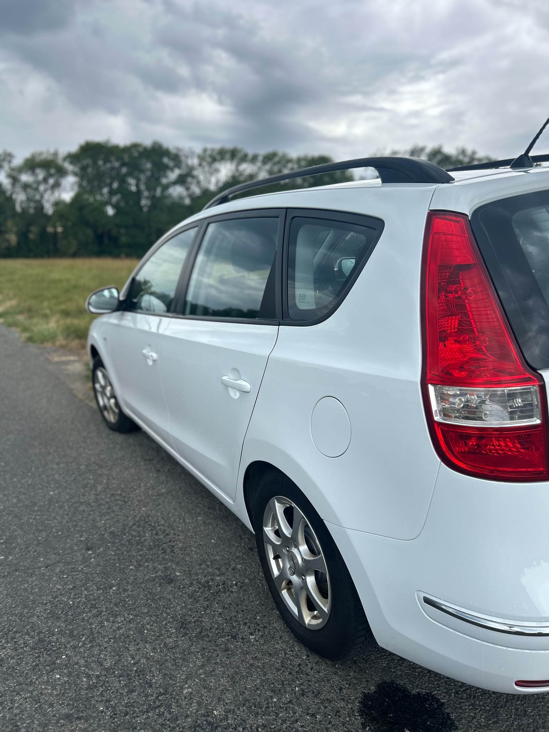 HYUNDAI 1.6 Style-image-2