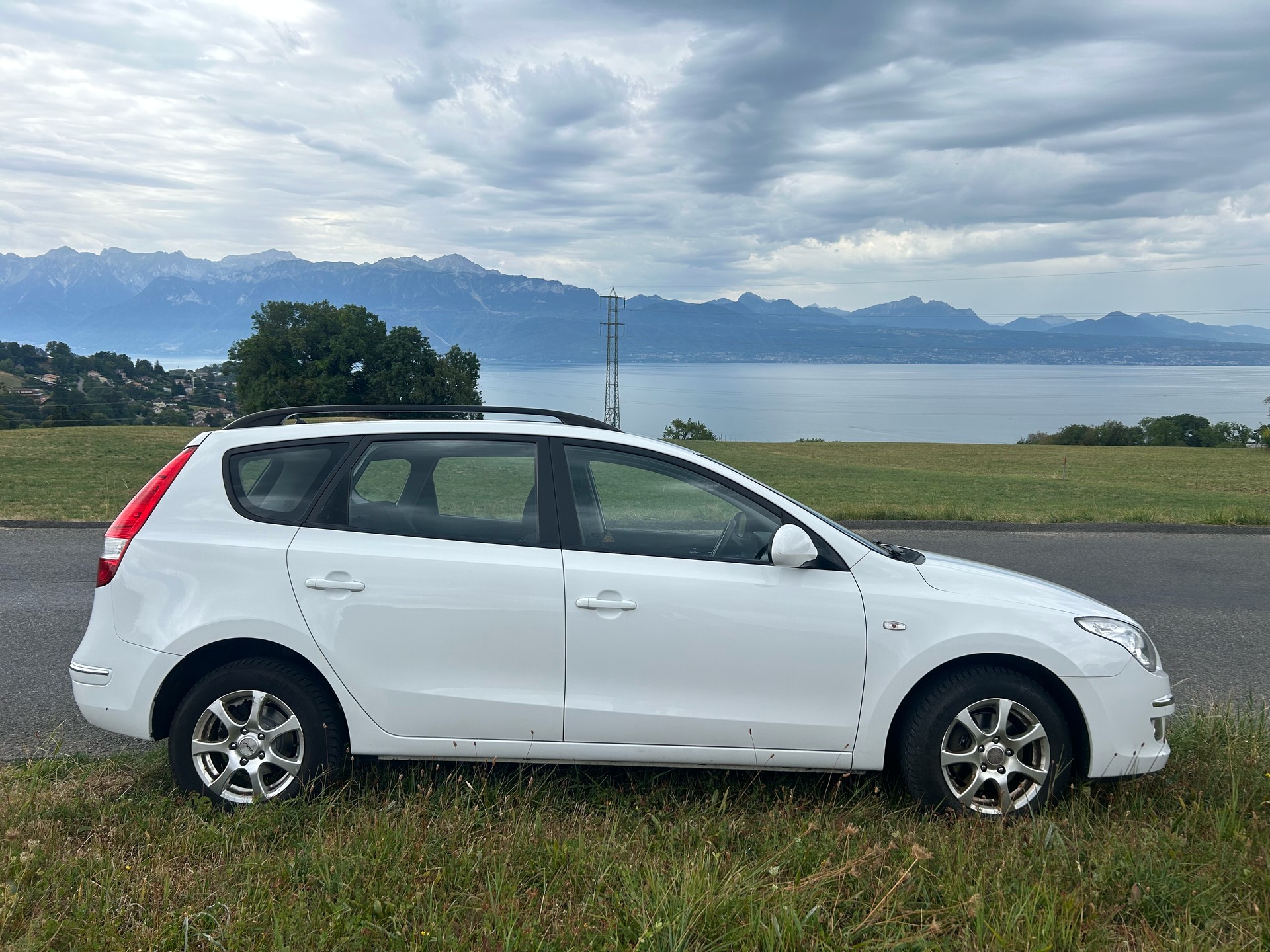 HYUNDAI 1.6 Style-image-1