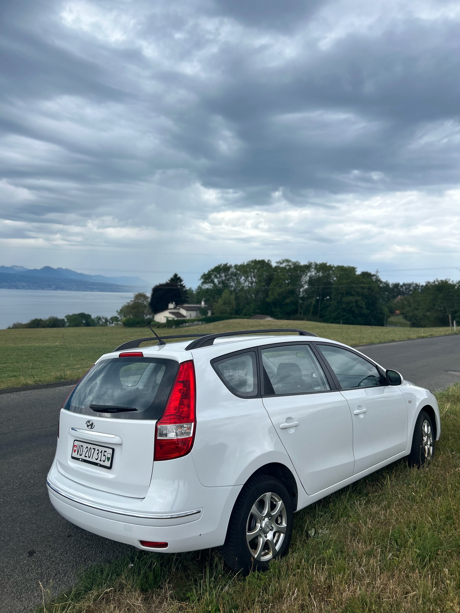 HYUNDAI 1.6 Style-image-3