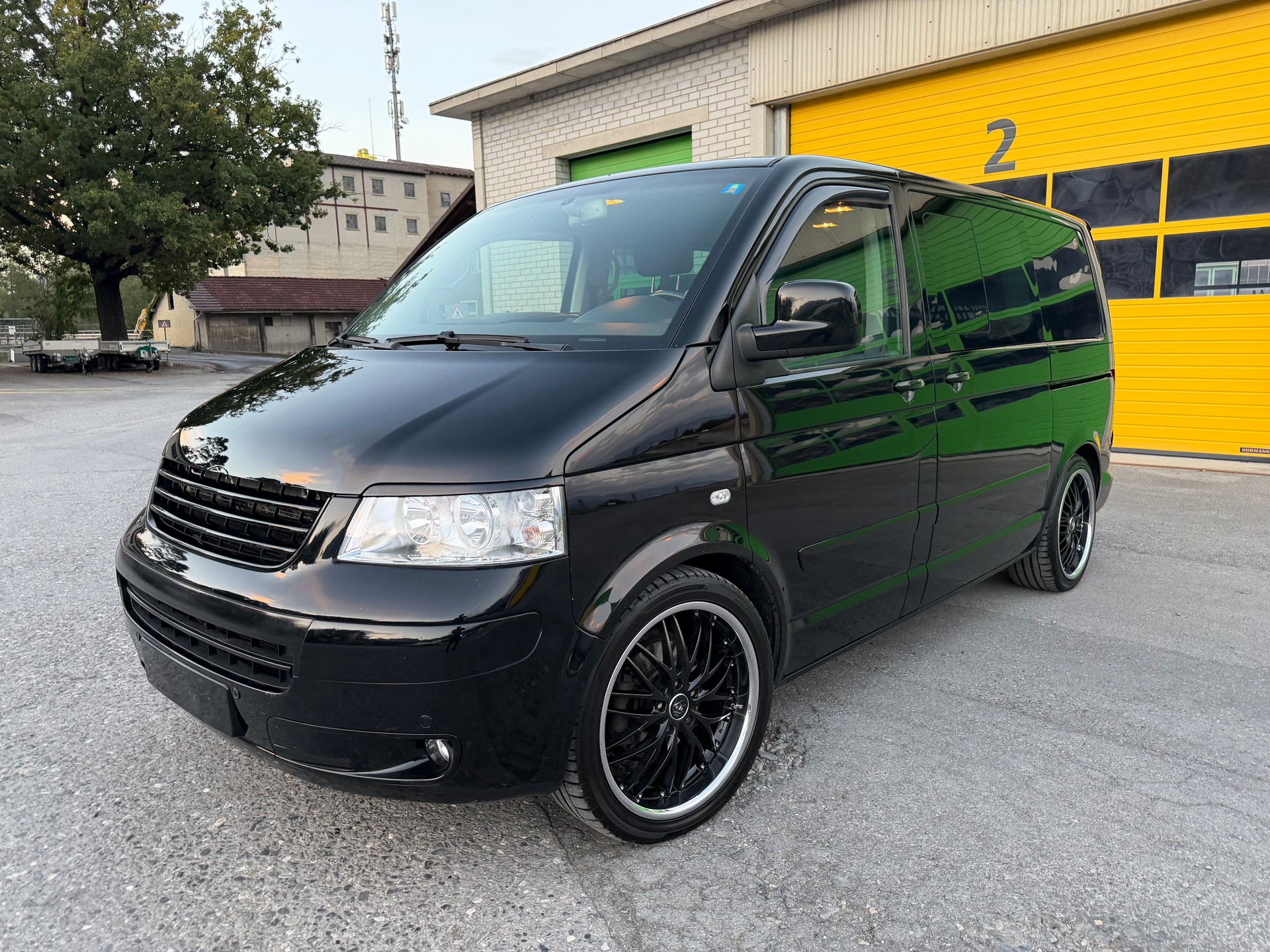 VW T5 Multivan Highline 2.5 TDI-image-1