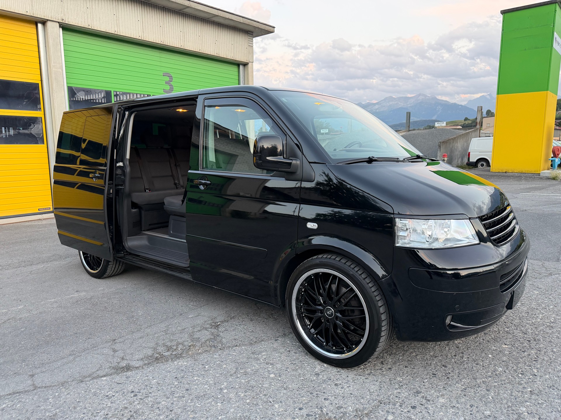 VW T5 Multivan Highline 2.5 TDI-image-12