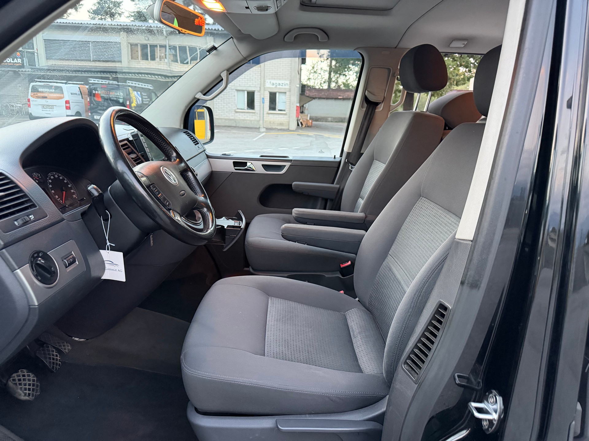 VW T5 Multivan Highline 2.5 TDI-image-14