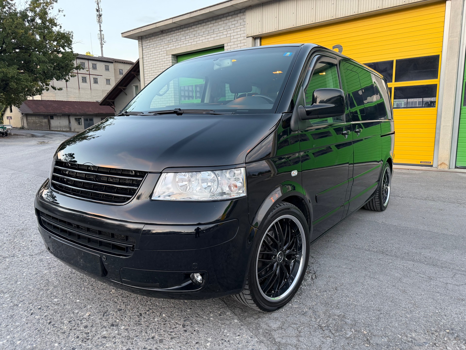VW T5 Multivan Highline 2.5 TDI-image-0