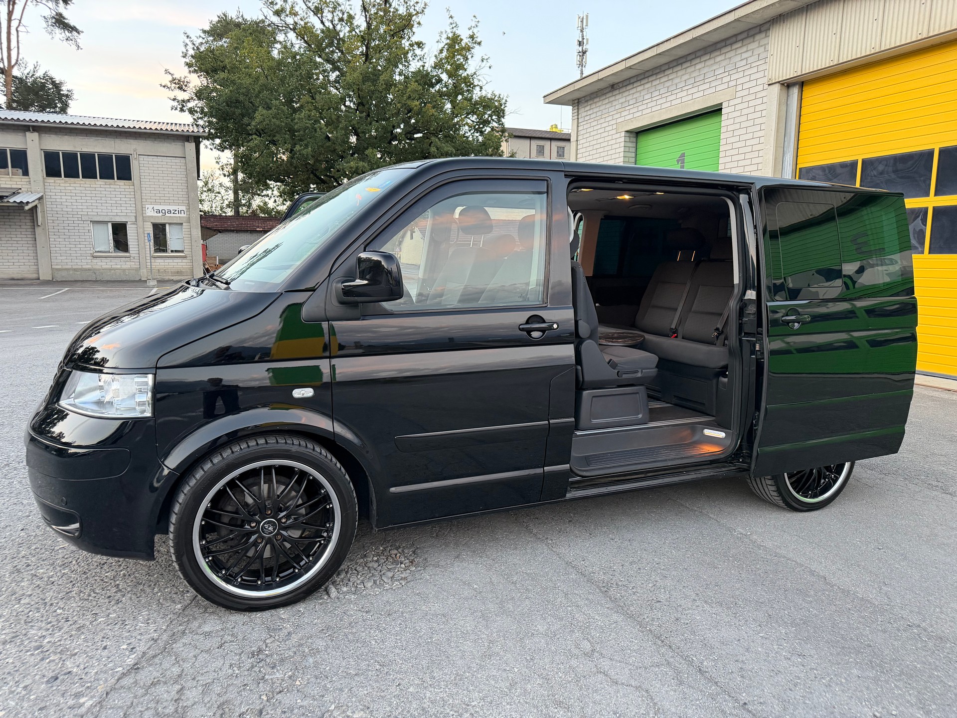 VW T5 Multivan Highline 2.5 TDI-image-11
