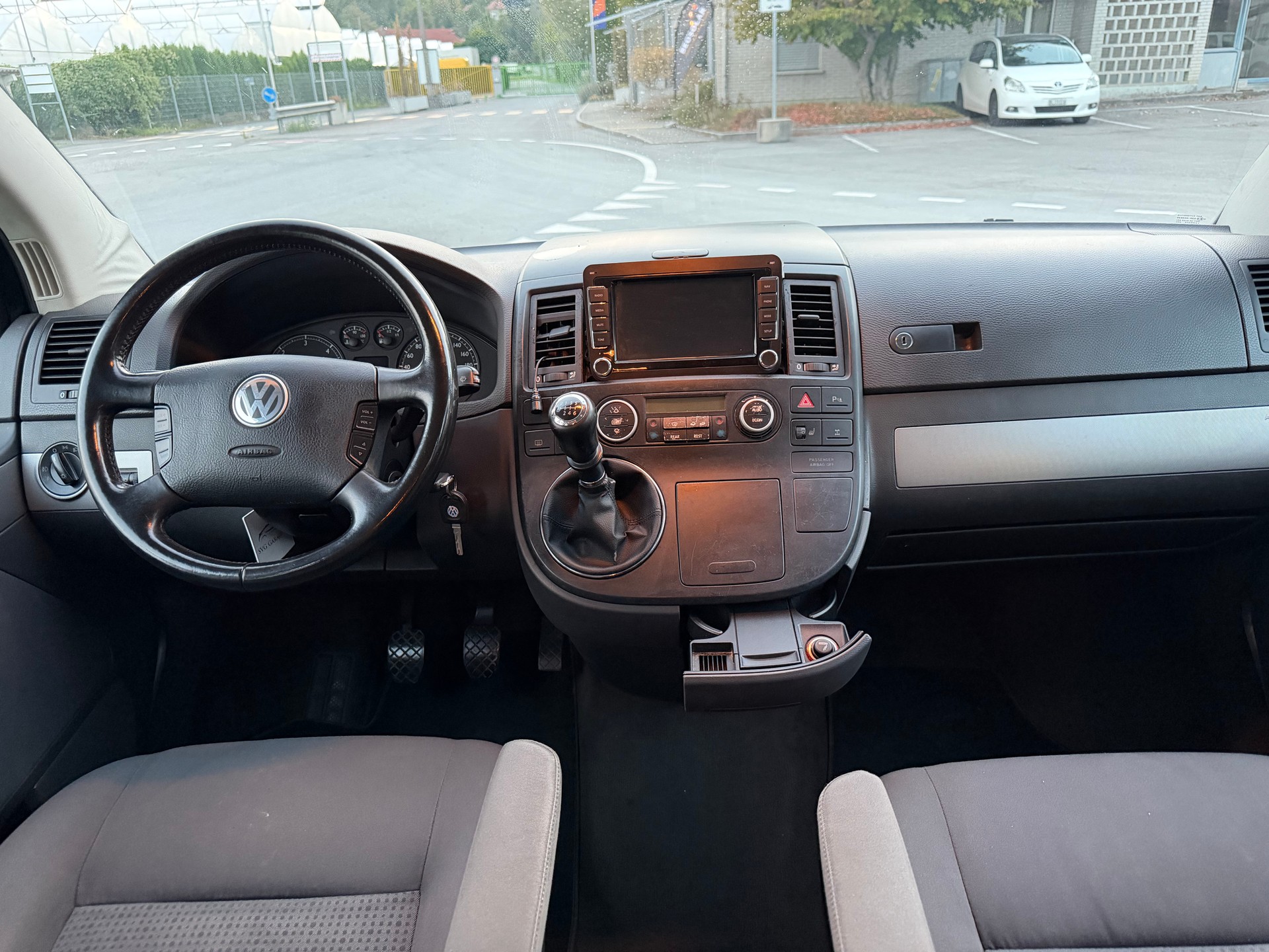 VW T5 Multivan Highline 2.5 TDI-image-13