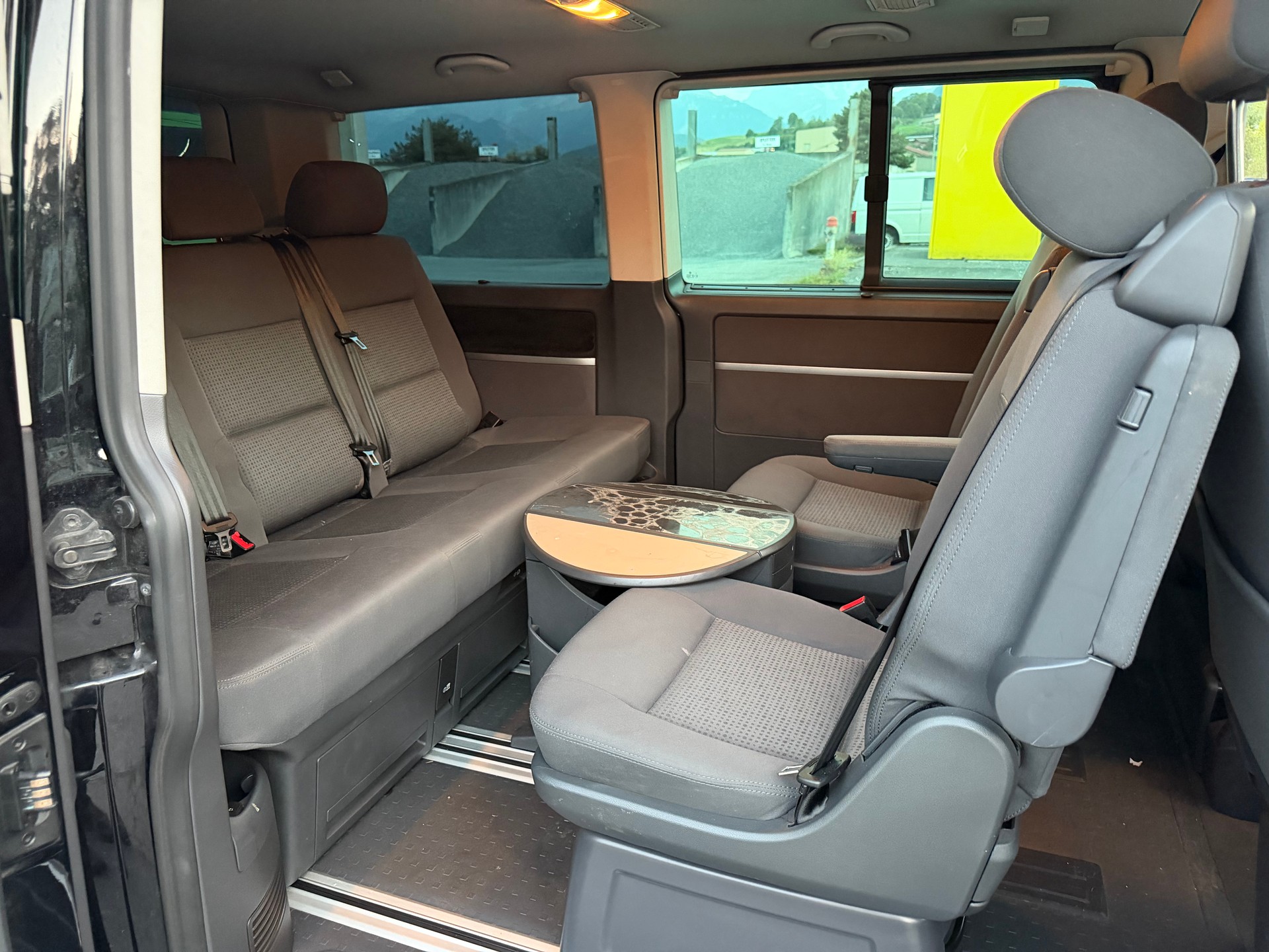 VW T5 Multivan Highline 2.5 TDI-image-10