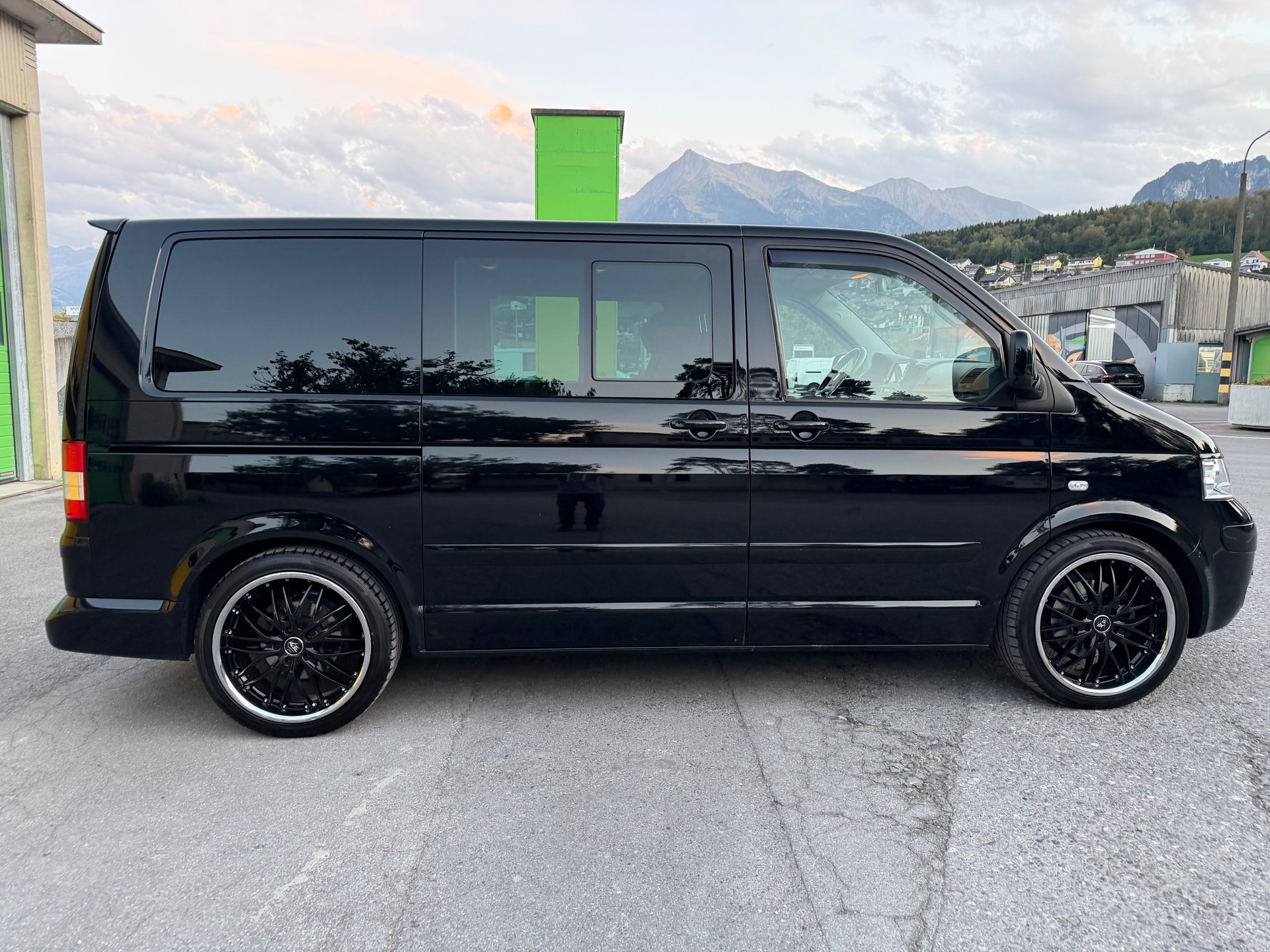 VW T5 Multivan Highline 2.5 TDI-image-6