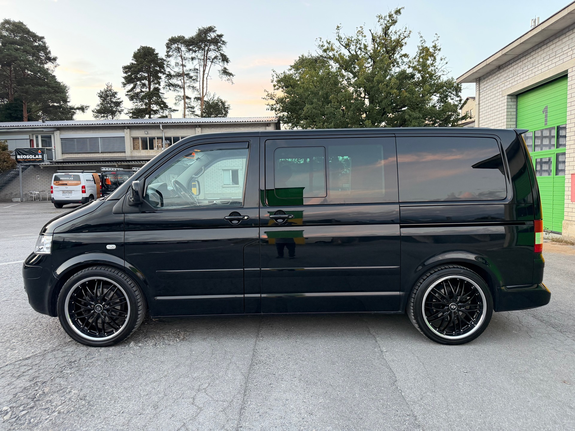 VW T5 Multivan Highline 2.5 TDI-image-2