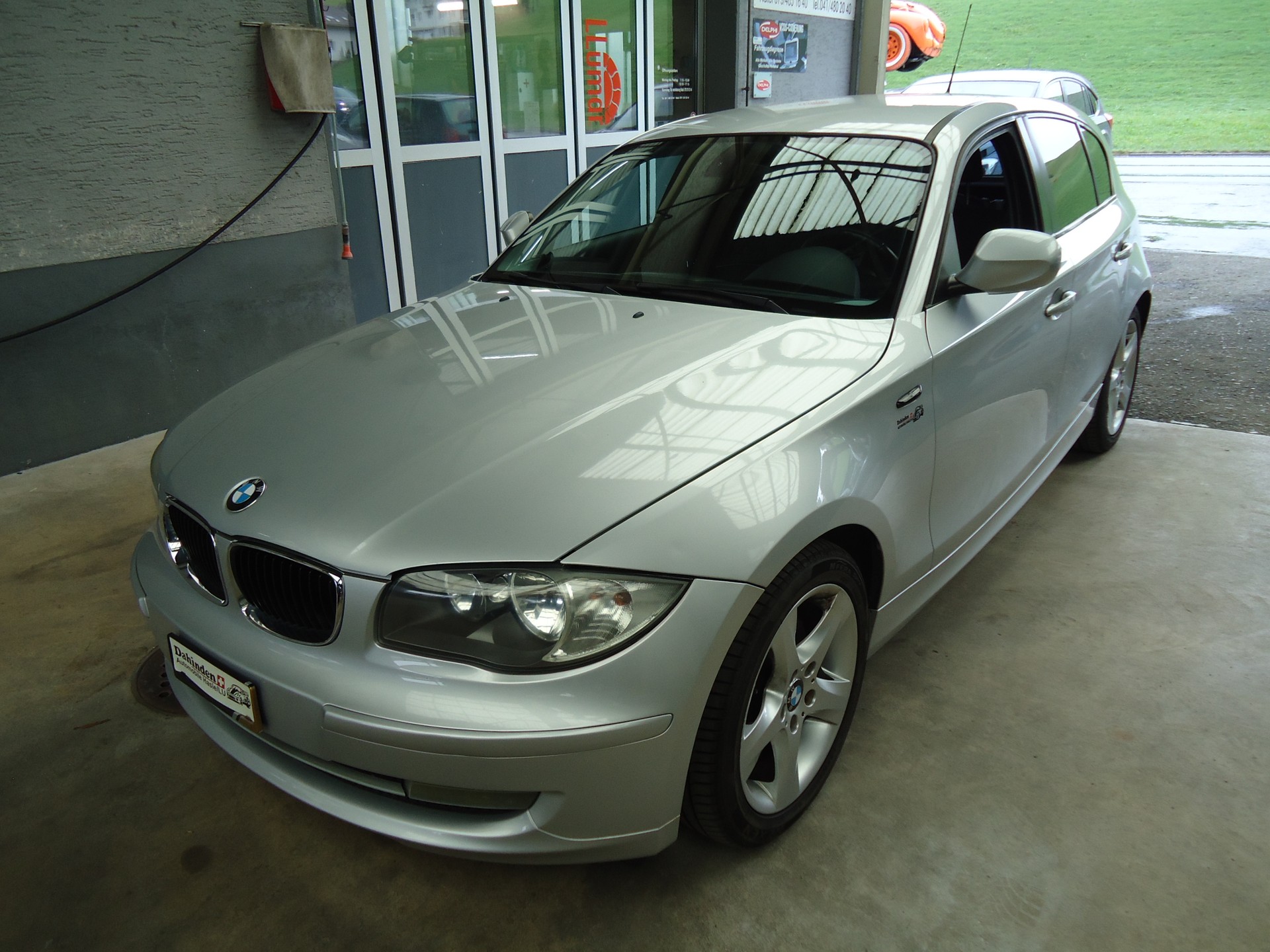 BMW 116i-image-0