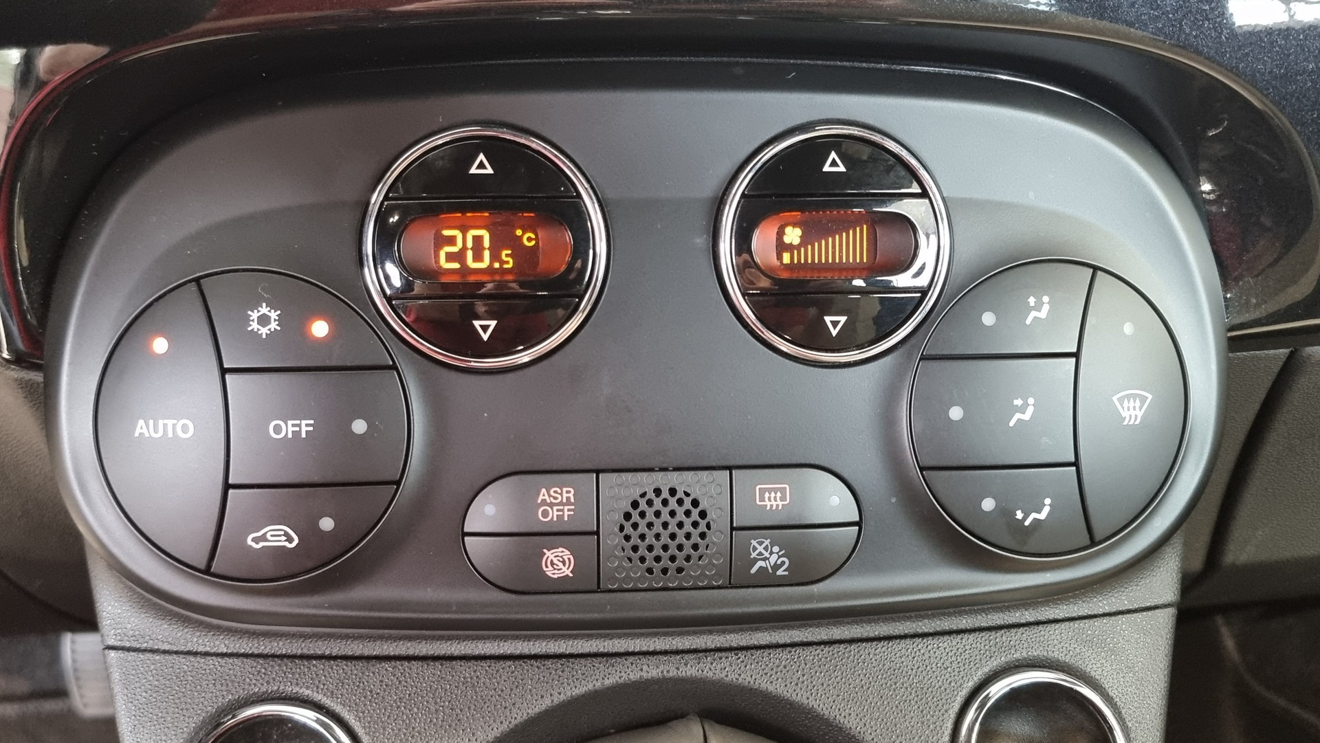 FIAT 500 C 1.0 Hybrid Dolcevita-image-12