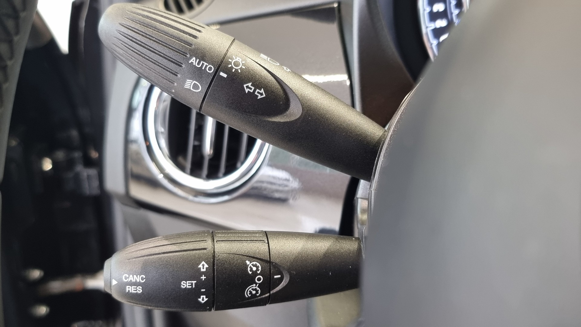 FIAT 500 C 1.0 Hybrid Dolcevita-image-10
