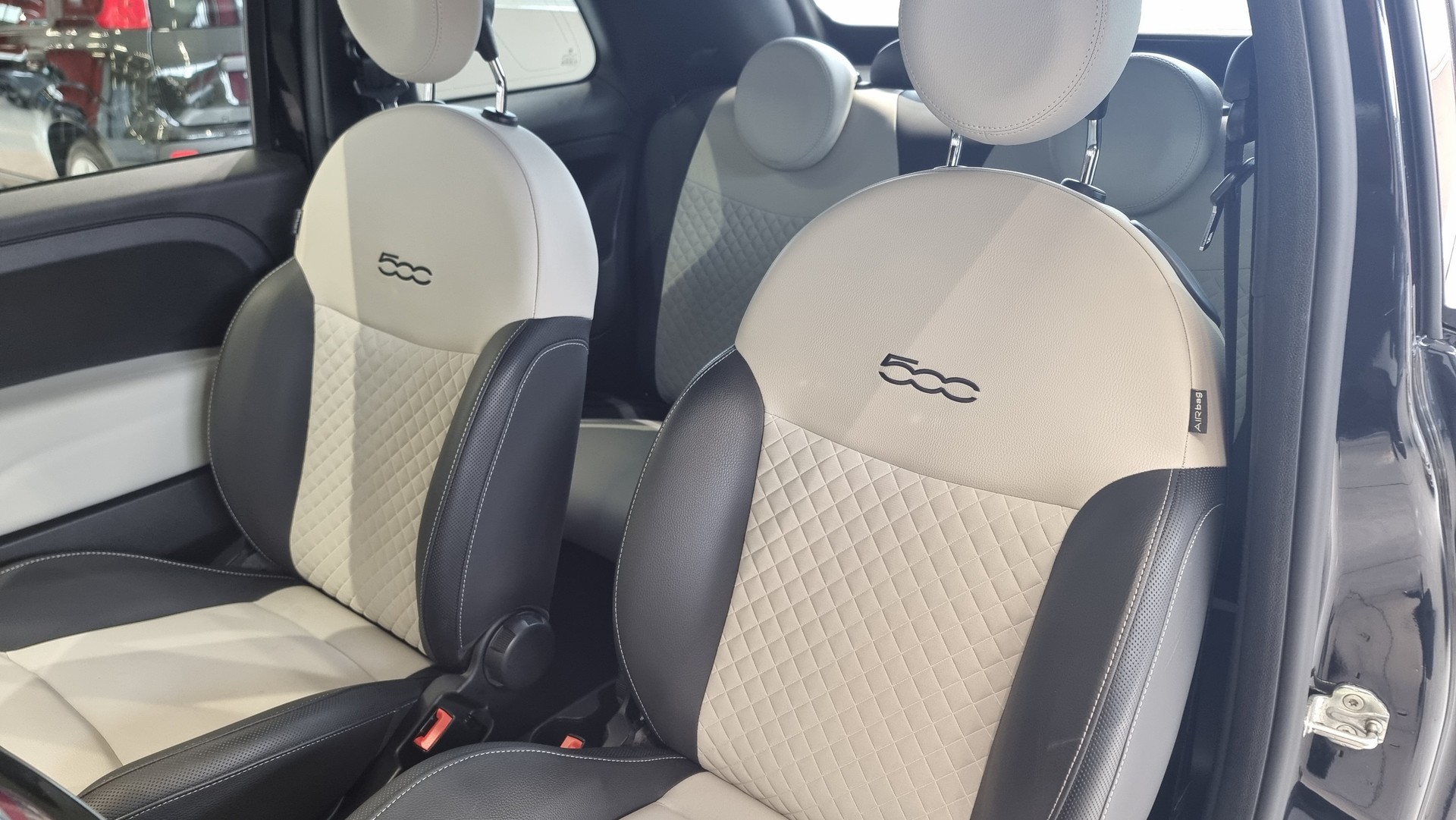FIAT 500 C 1.0 Hybrid Dolcevita-image-19