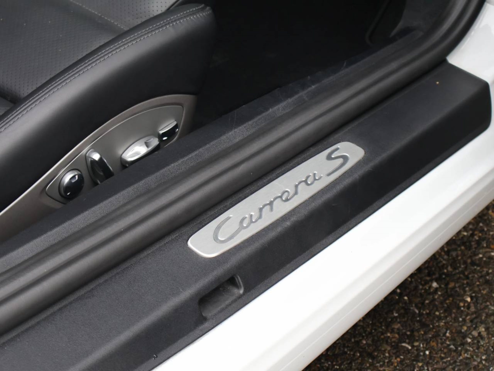PORSCHE 911 Carrera S Cabriolet-image-19