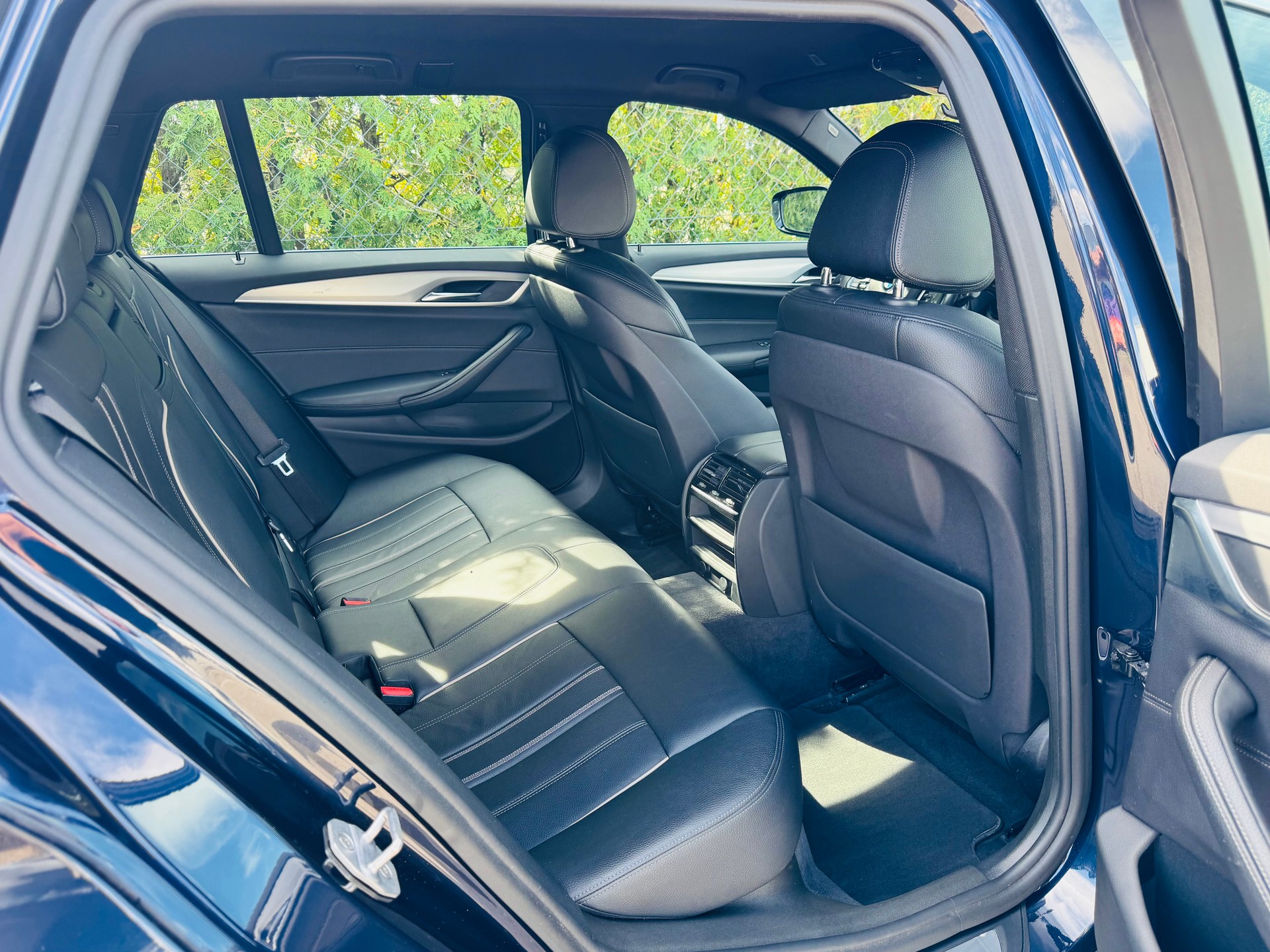 BMW 520d xDrive Touring Sport Line Steptronic-image-12