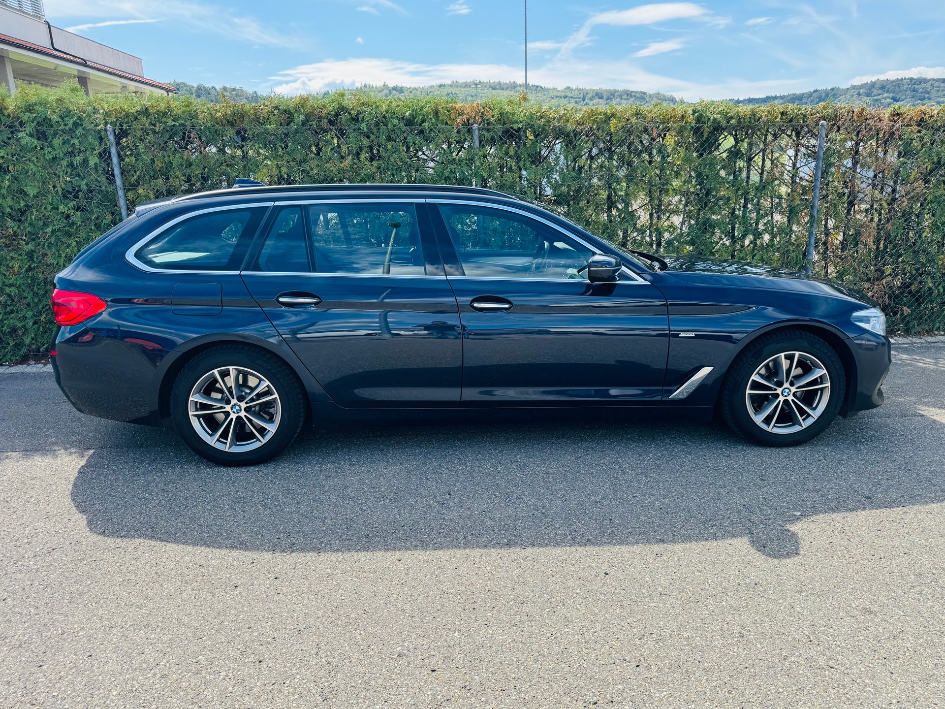 BMW 520d xDrive Touring Sport Line Steptronic-image-7