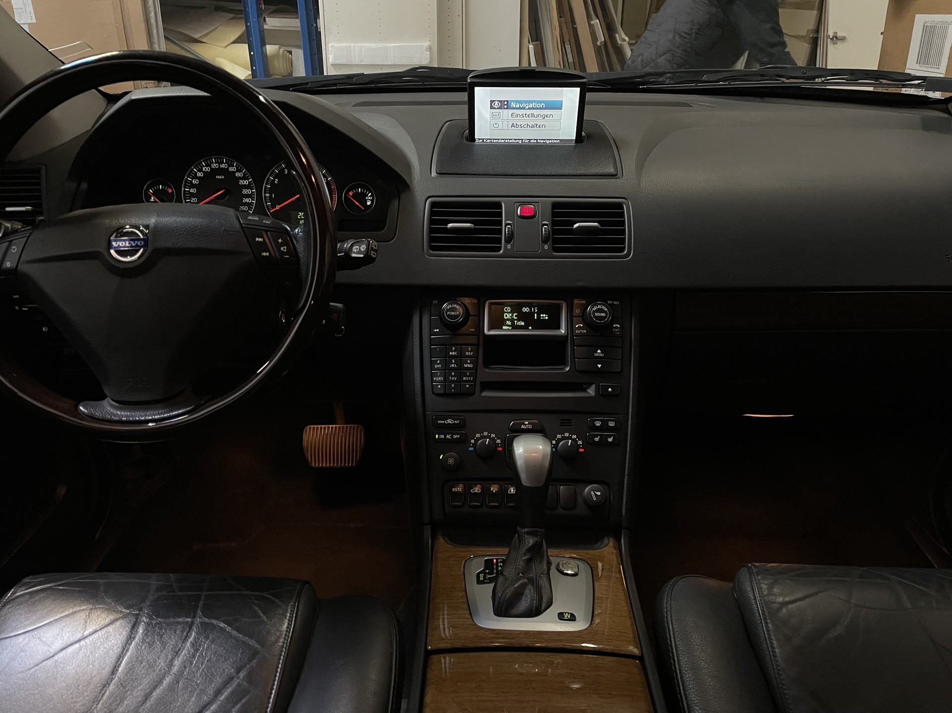 VOLVO XC90-image-2