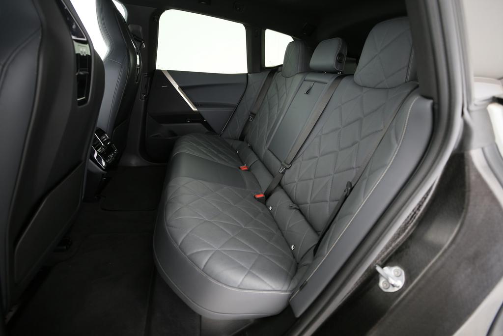 BMW iX xDrive40-image-11