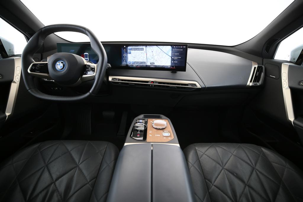 BMW iX xDrive40-image-4