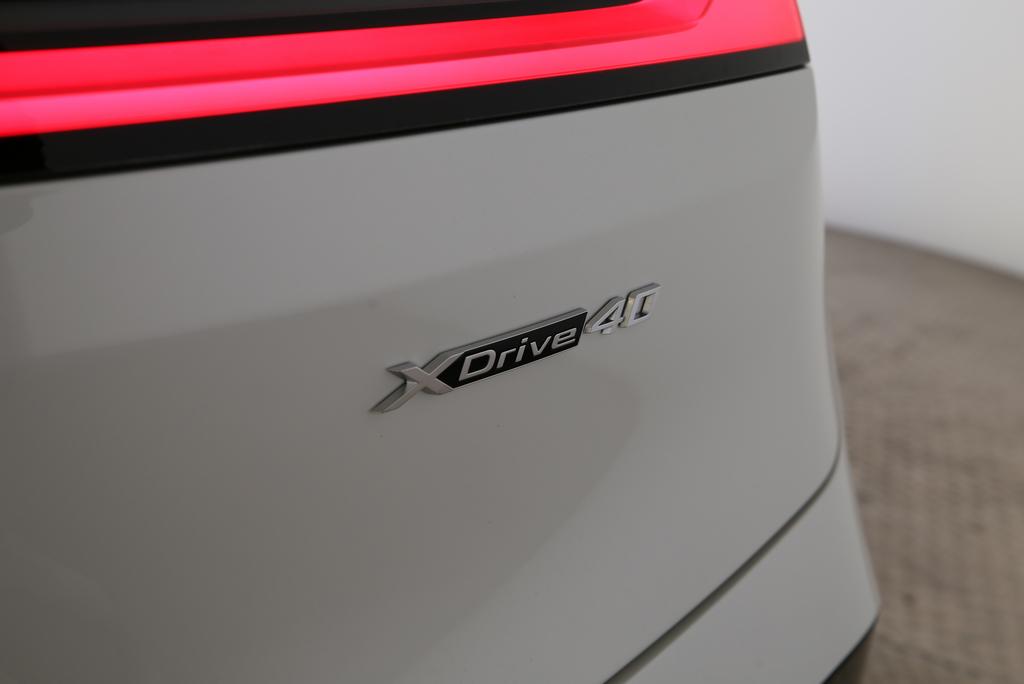 BMW iX xDrive40-image-17