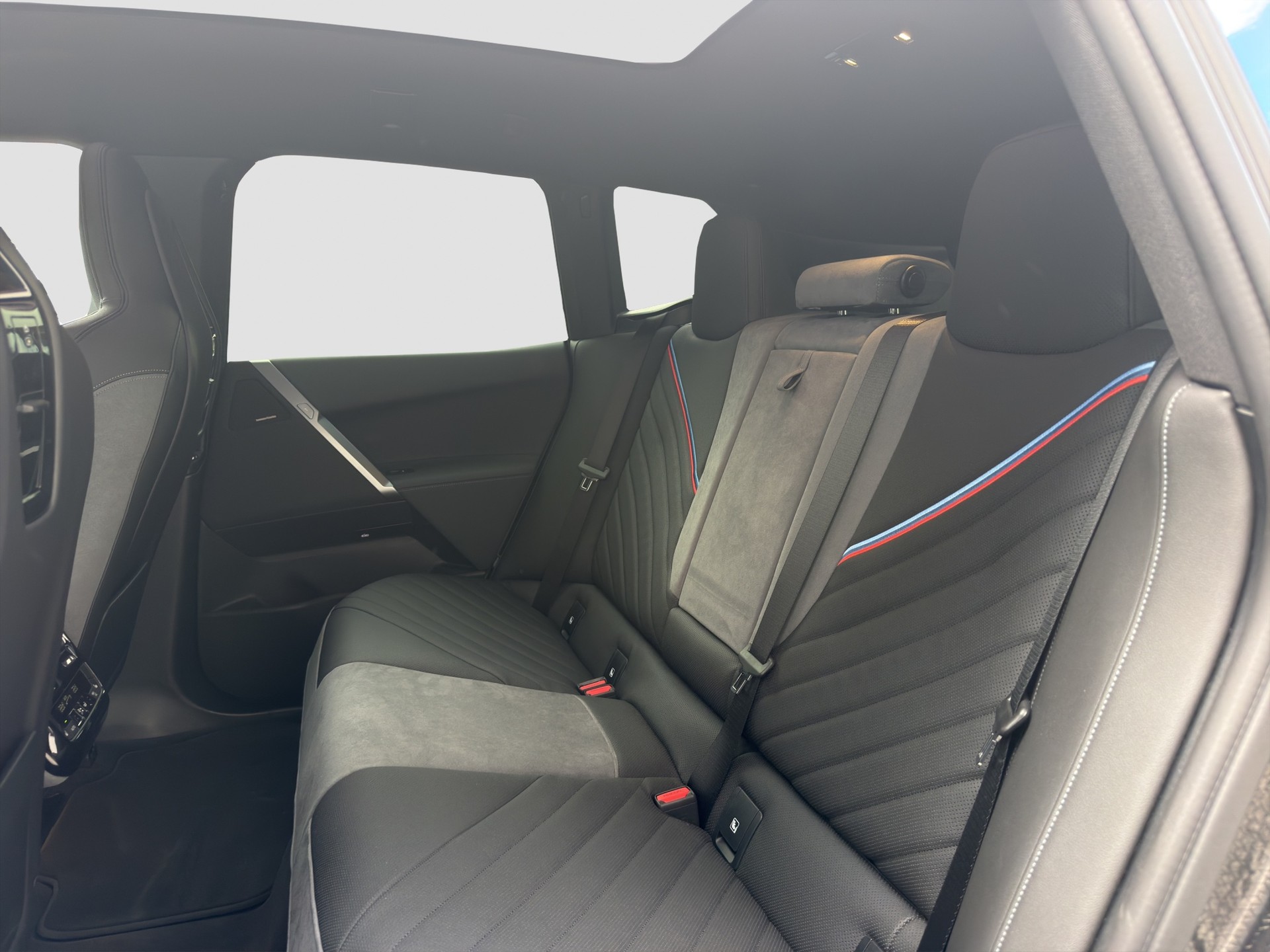 BMW iX xDrive60 M Sport Pro-image-5