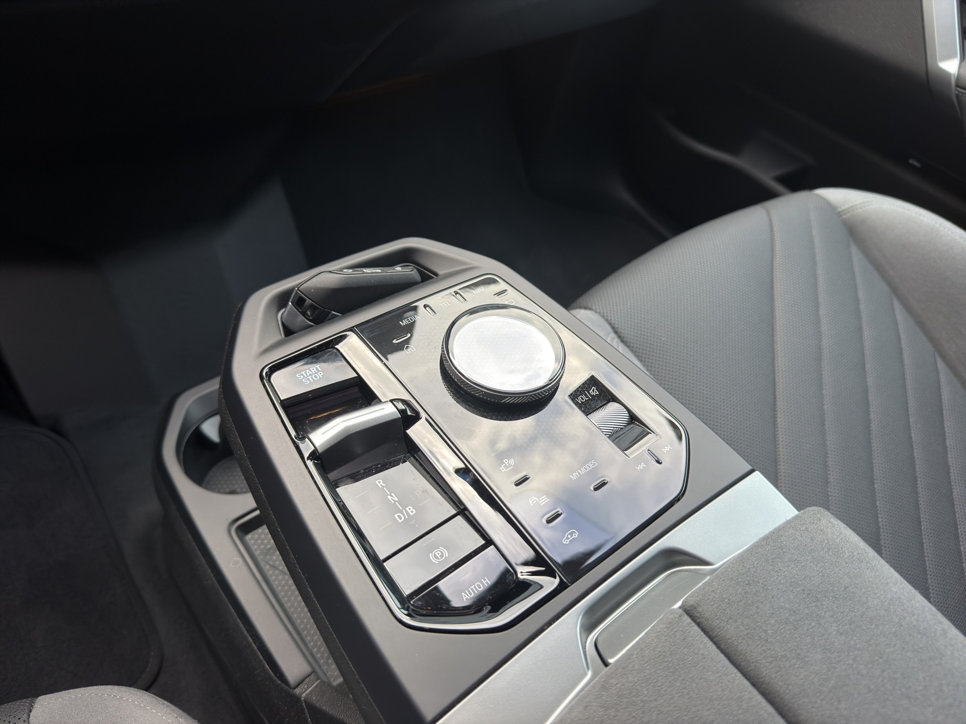 BMW iX xDrive60 M Sport Pro-image-7