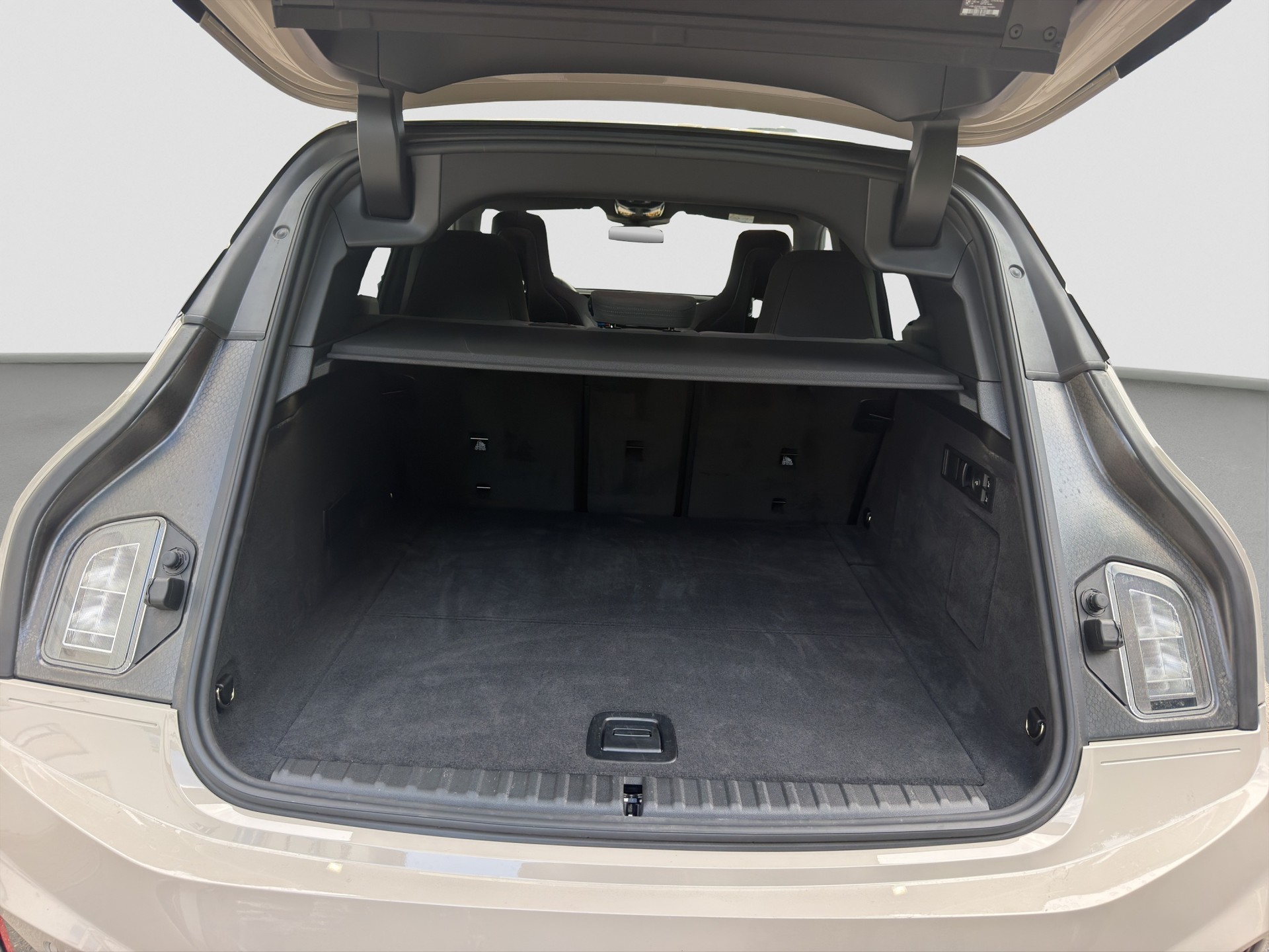BMW iX xDrive60 M Sport Pro-image-11