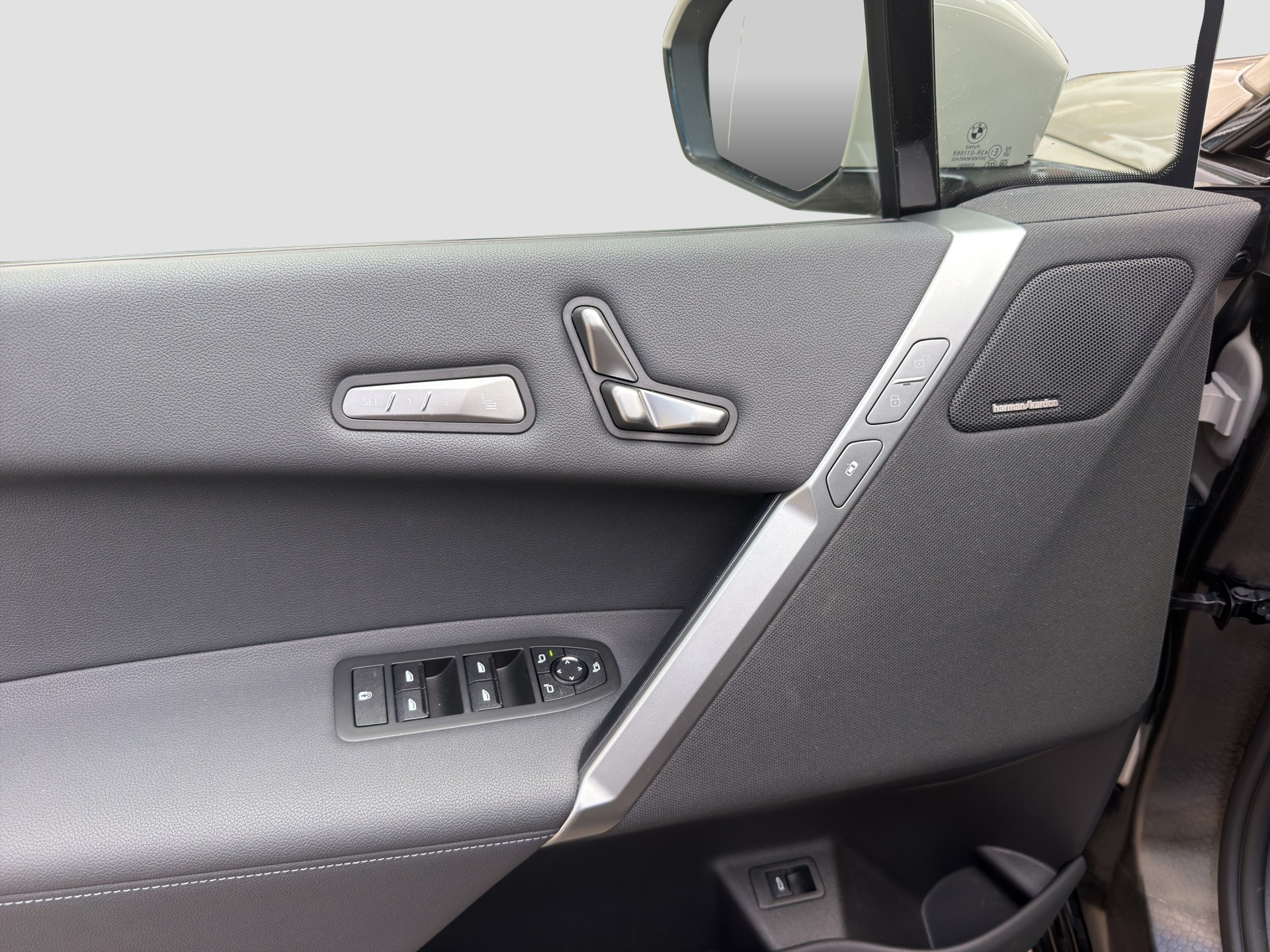 BMW iX xDrive60 M Sport Pro-image-10