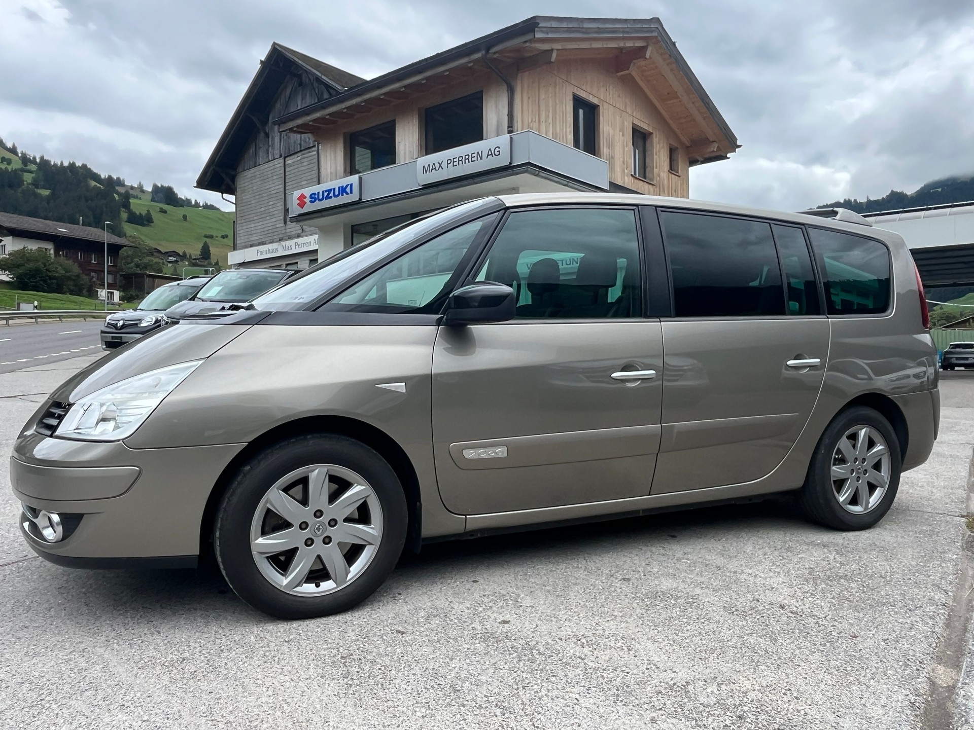 RENAULT Grand Espace 2.0 dCi Dynamique-image-1