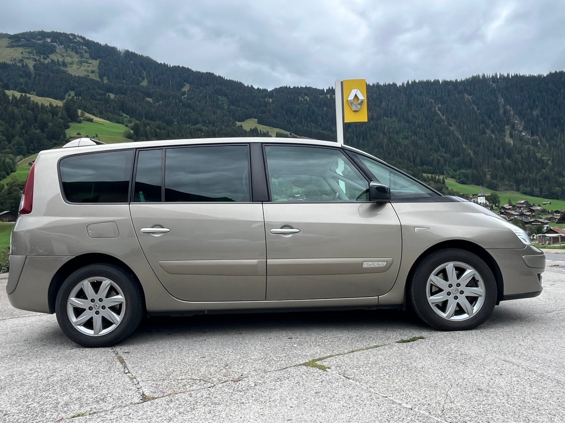 RENAULT Grand Espace 2.0 dCi Dynamique-image-0