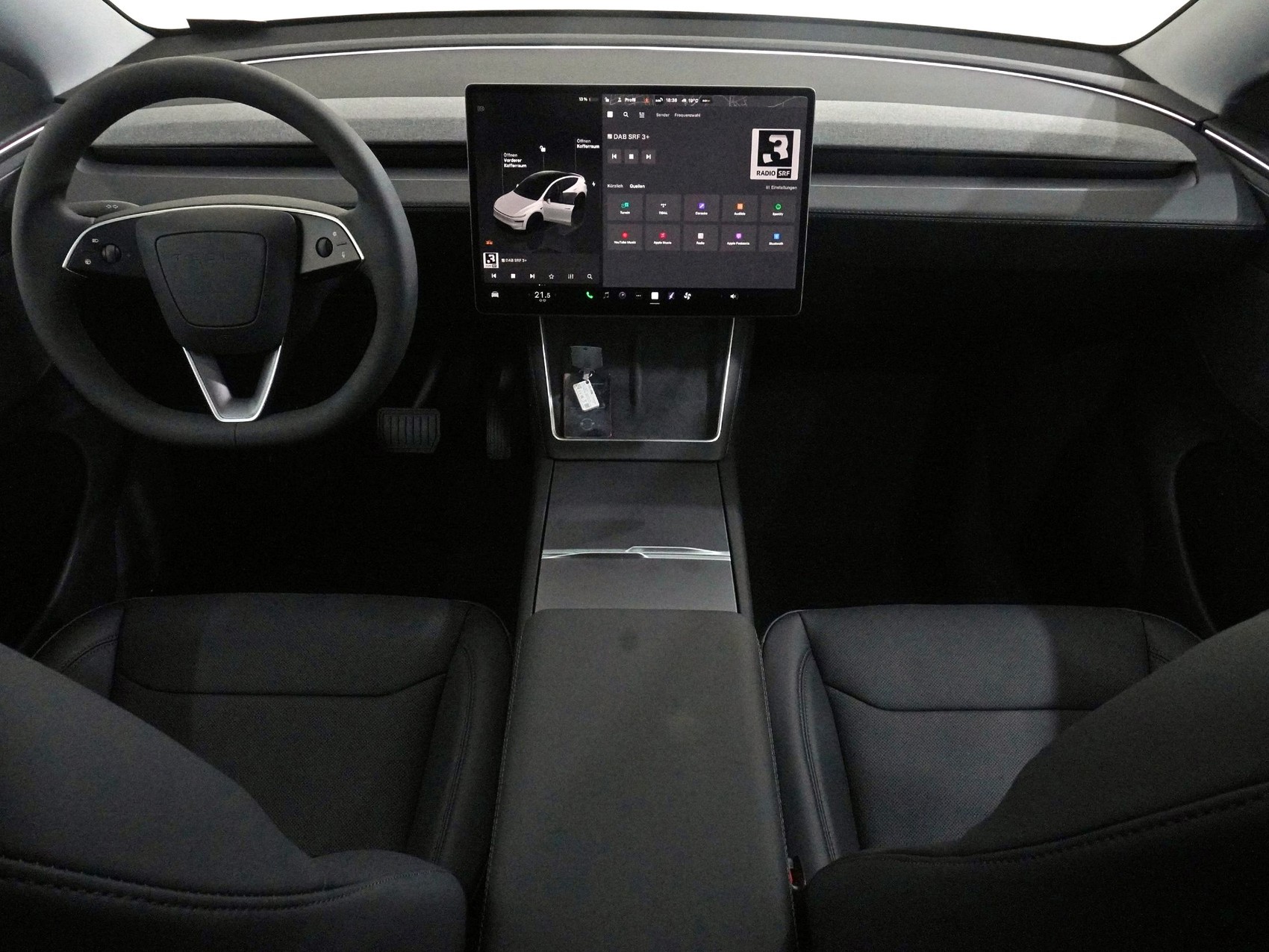 TESLA Model Y Premium AWD-image-11