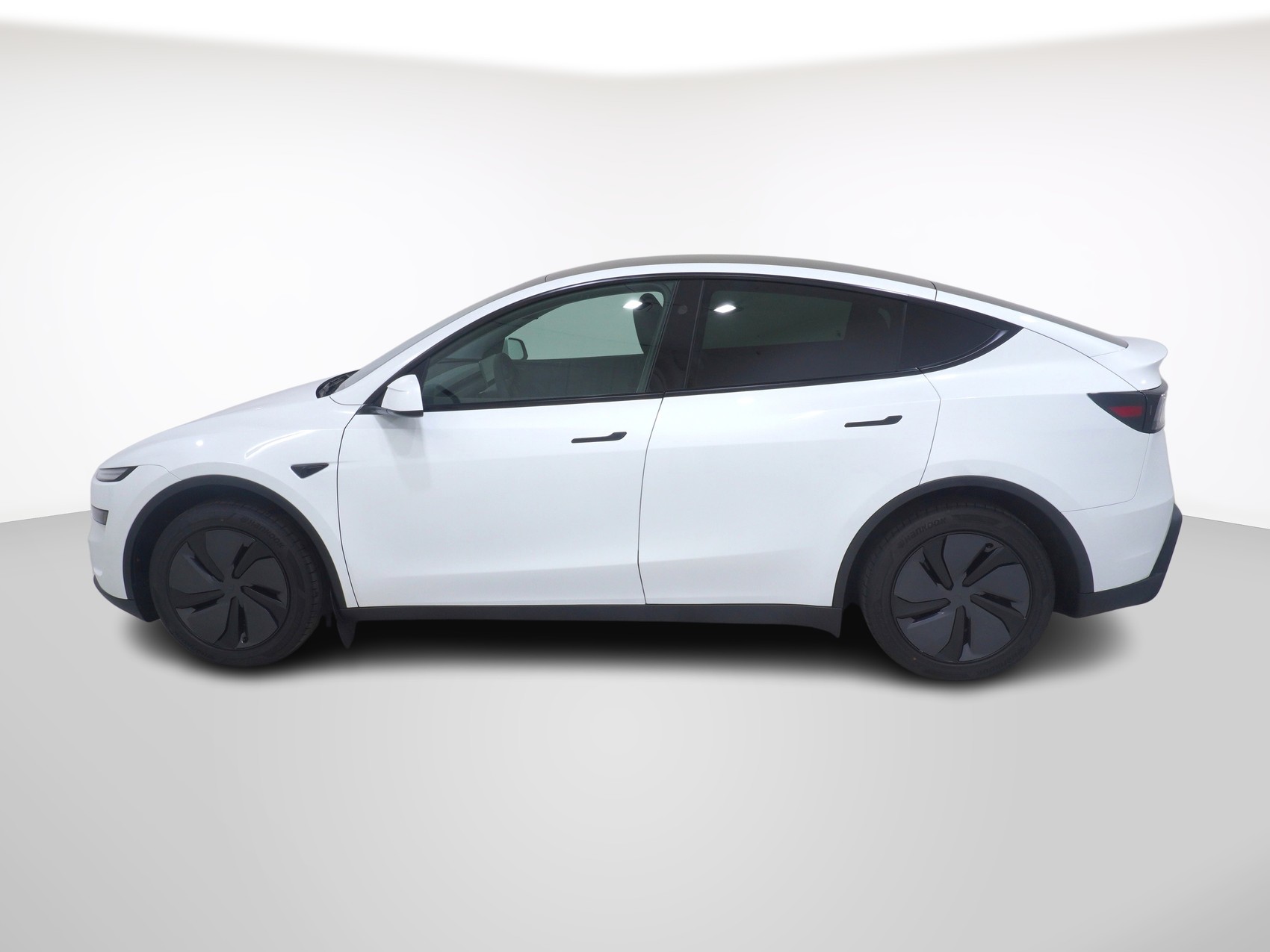 TESLA Model Y Premium AWD-image-1