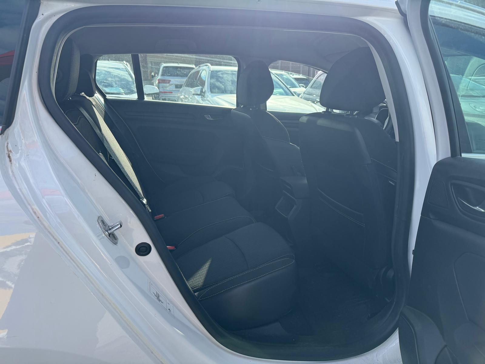 RENAULT Mégane Grandtour 1.5 dCi Business Line EDC-image-11