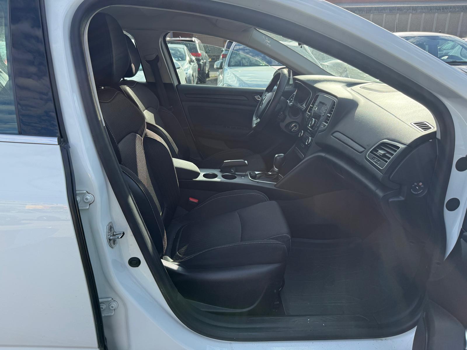 RENAULT Mégane Grandtour 1.5 dCi Business Line EDC-image-10