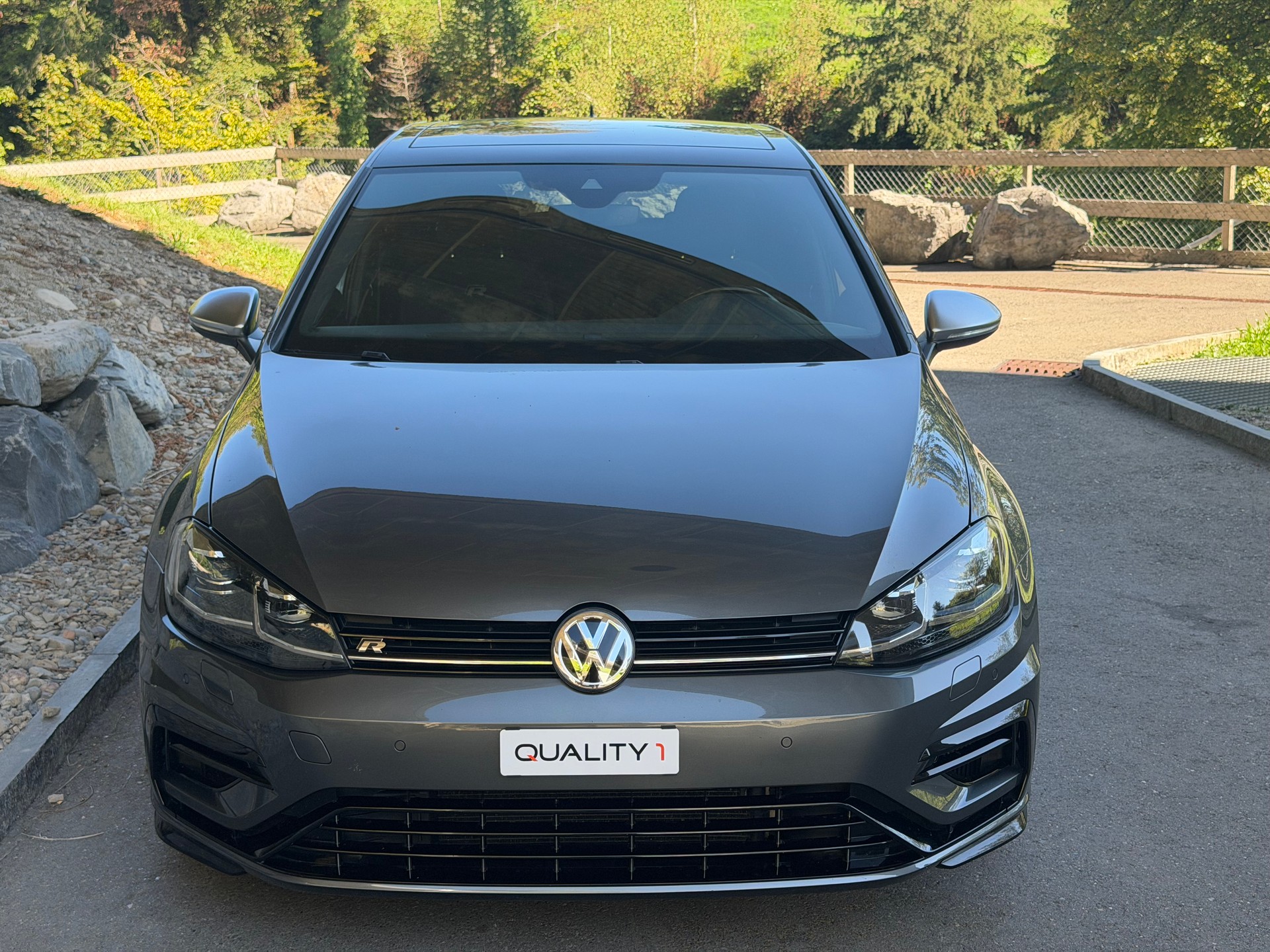 VW Golf 2.0 TSI R 4Motion DSG-image-1