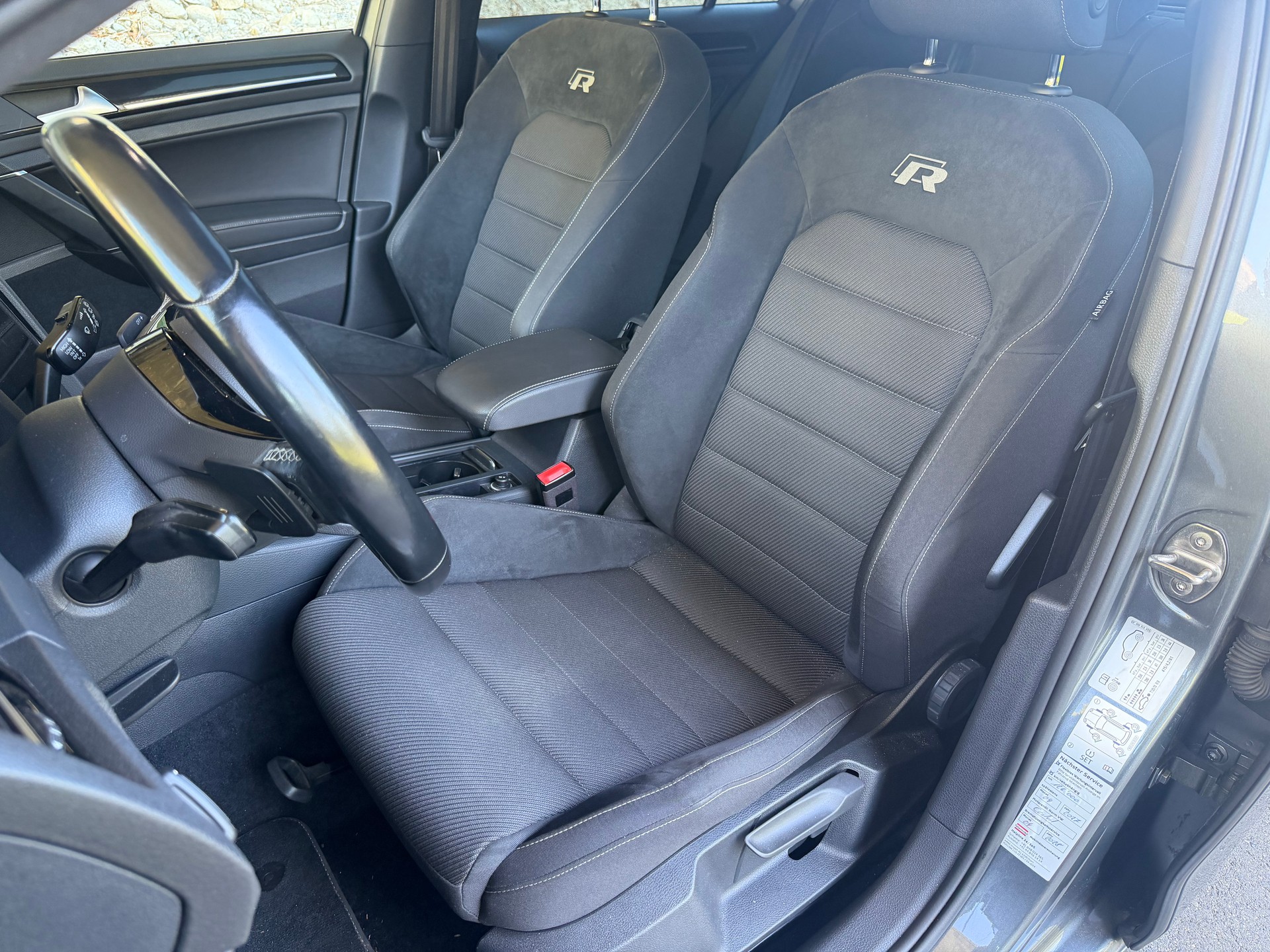 VW Golf 2.0 TSI R 4Motion DSG-image-7