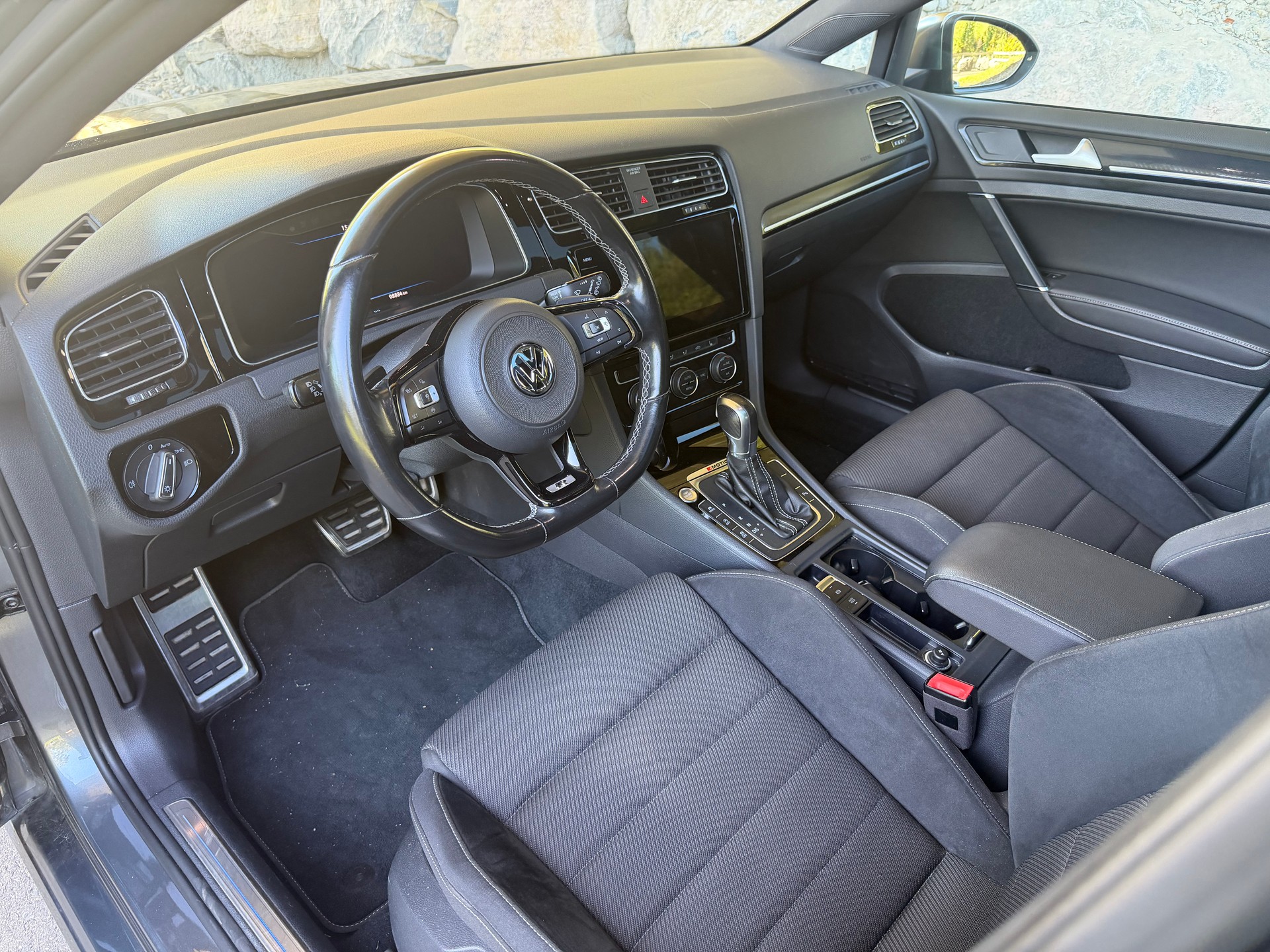 VW Golf 2.0 TSI R 4Motion DSG-image-6