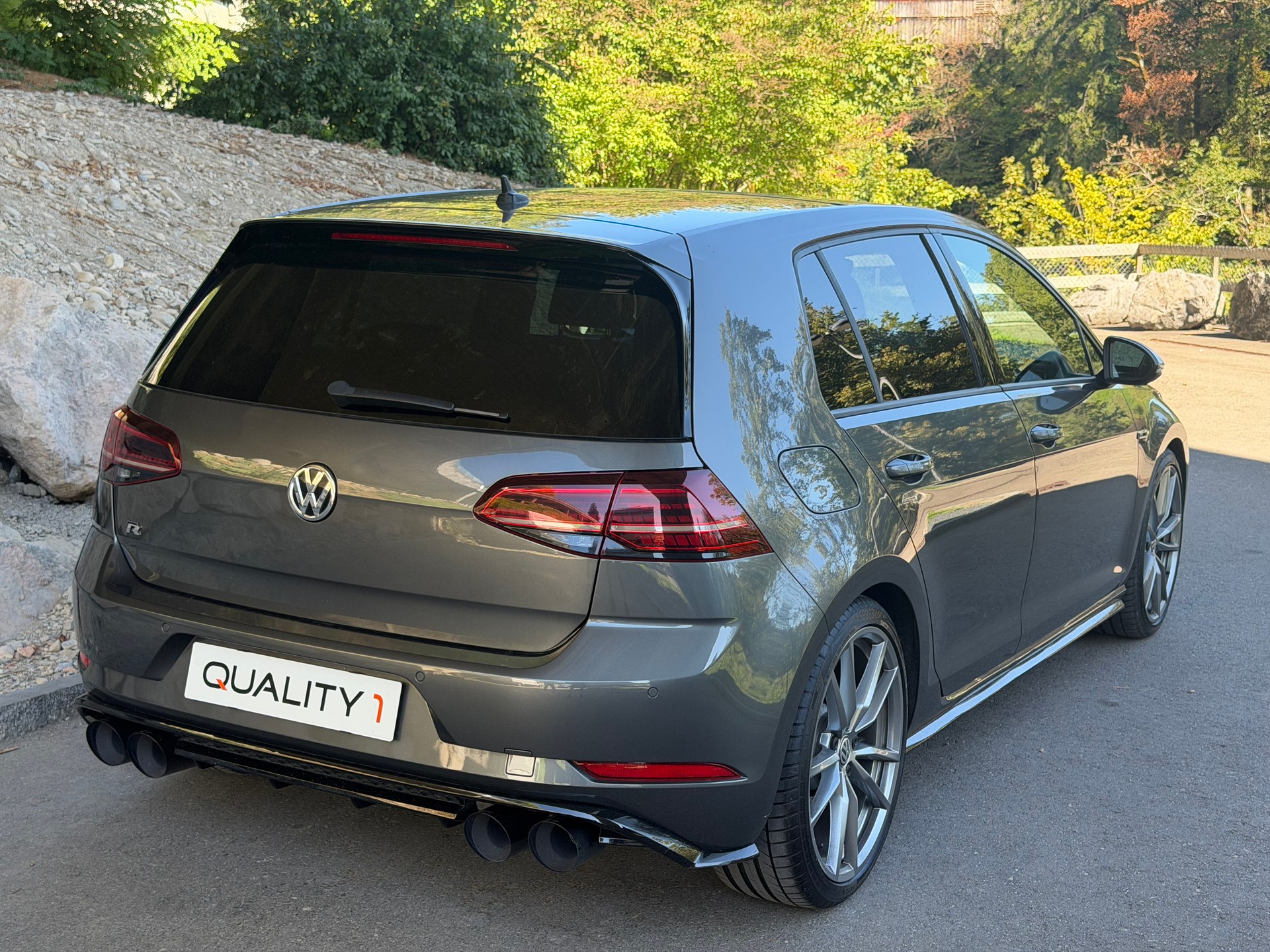 VW Golf 2.0 TSI R 4Motion DSG-image-3