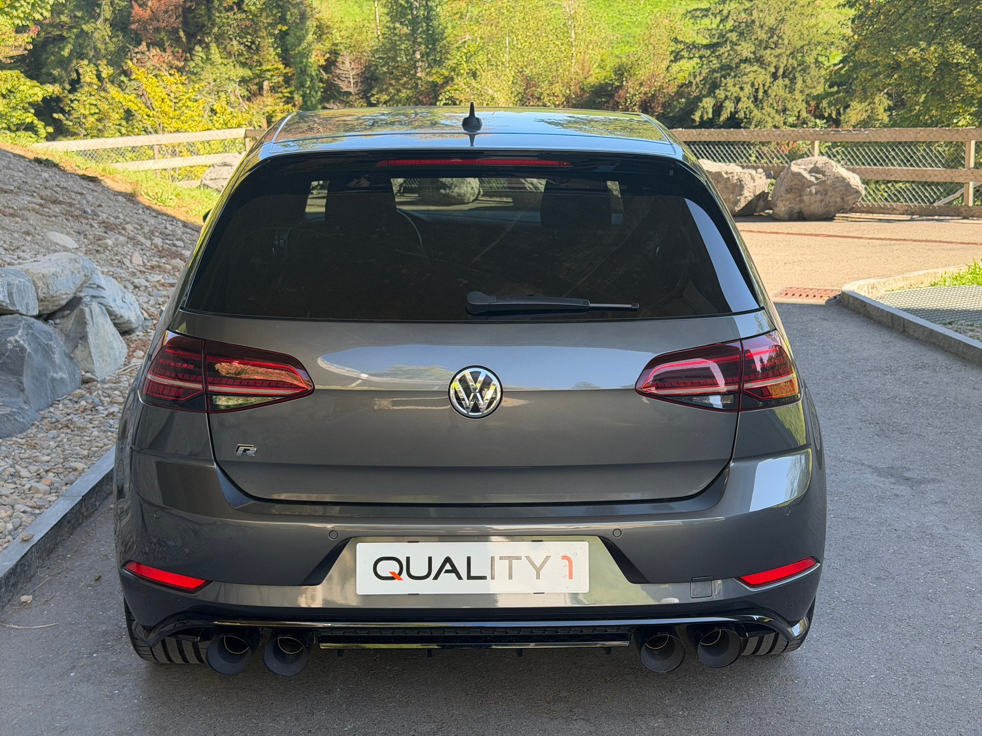 VW Golf 2.0 TSI R 4Motion DSG-image-4