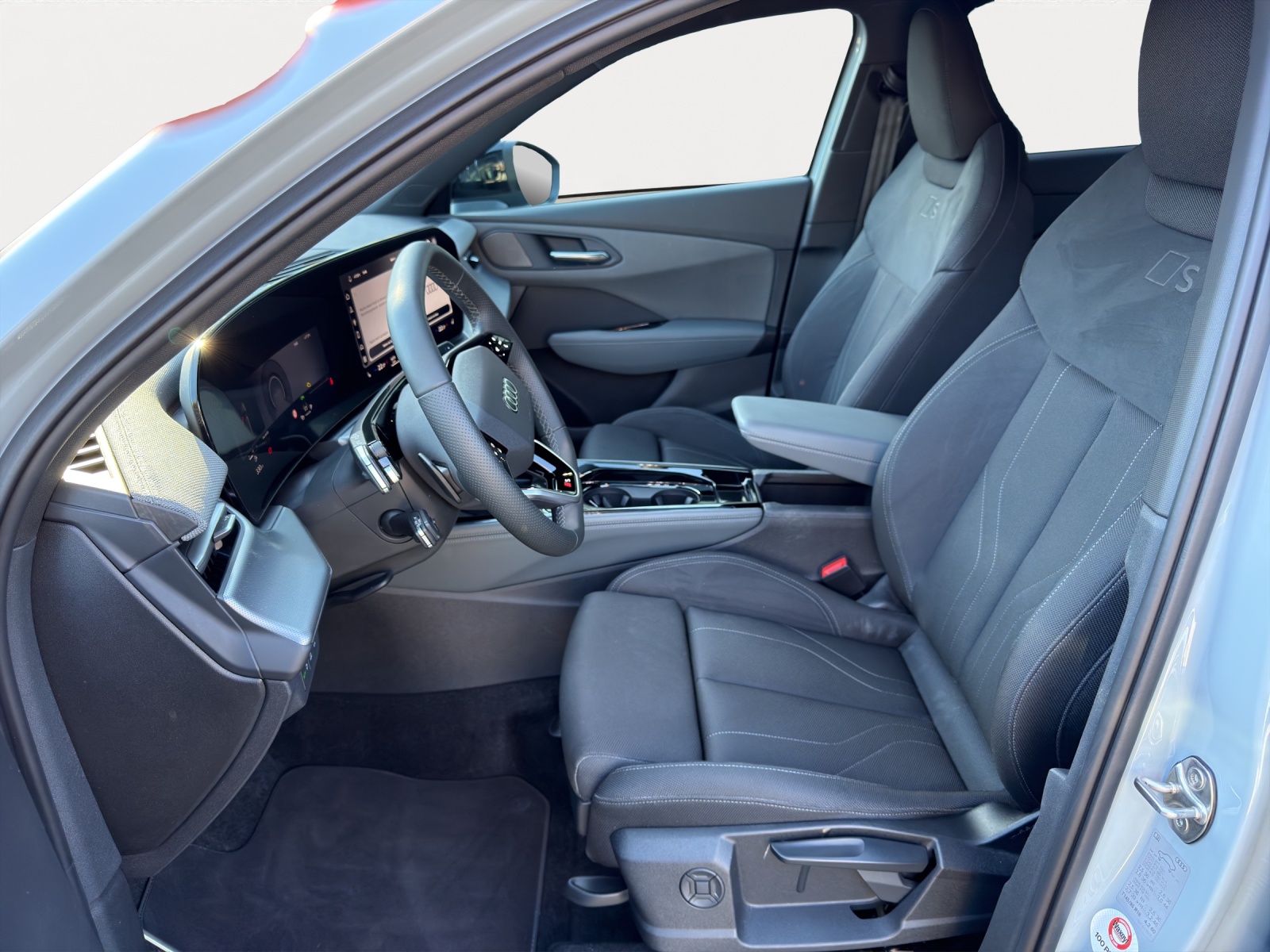 AUDI Q3 SUV TFSI quattro 150 kW S t-image-4