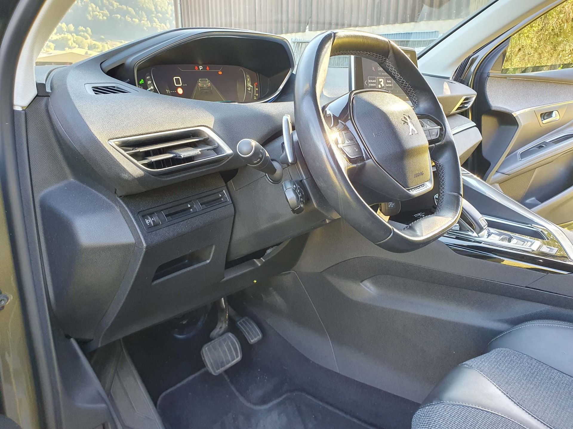 PEUGEOT 3008 1.6 BlueHDi Allure-image-12