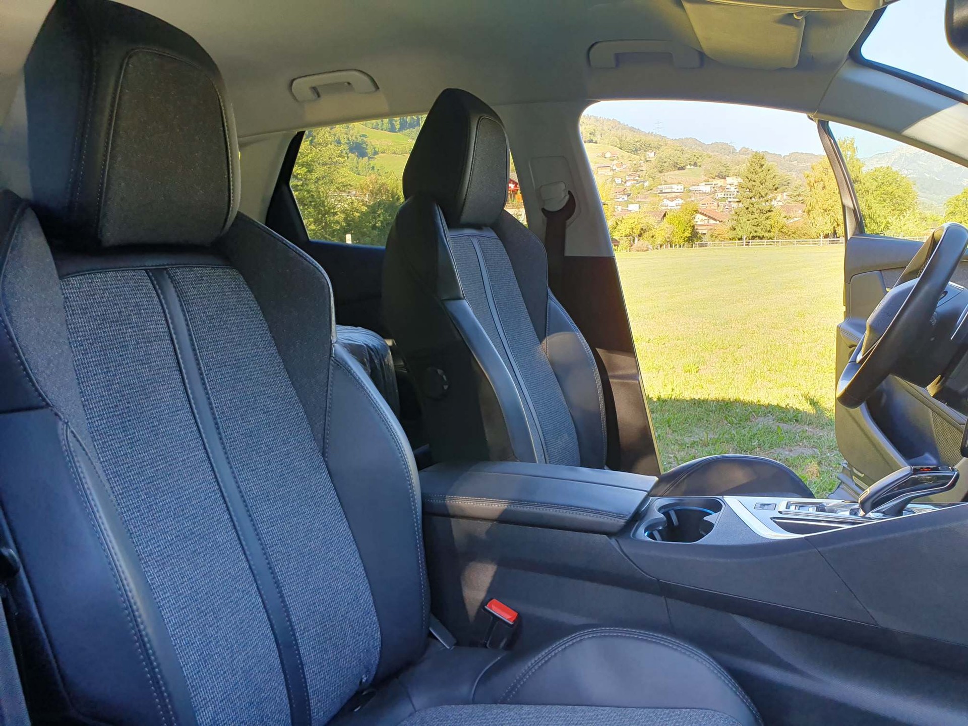 PEUGEOT 3008 1.6 BlueHDi Allure-image-15