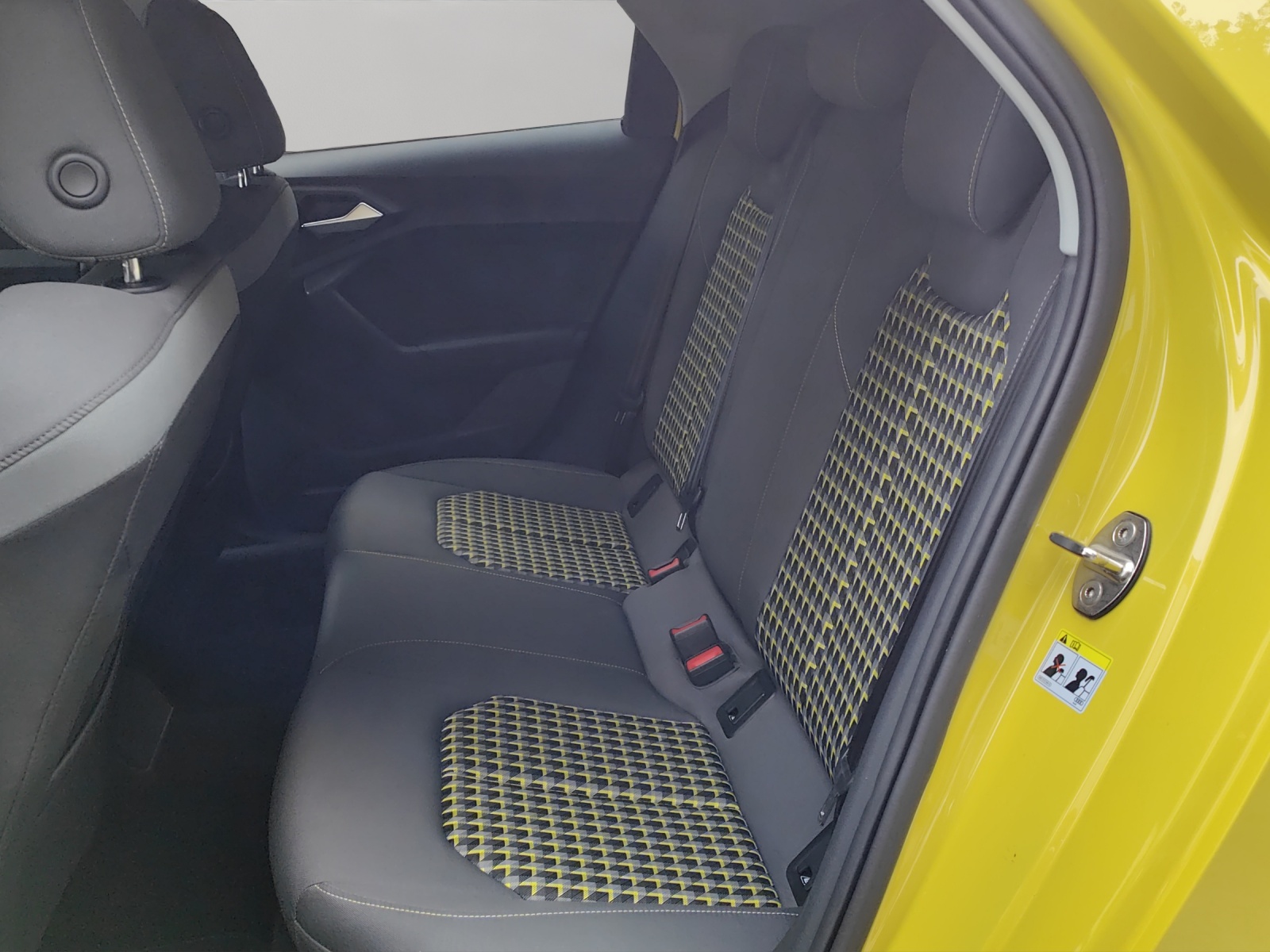 AUDI A1 Sportback 30 TFSI S Line Attraction S-tronic-image-14