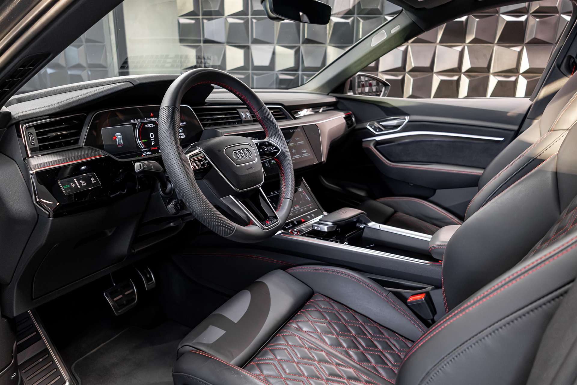 AUDI SQ8 e-tron quattro-image-13