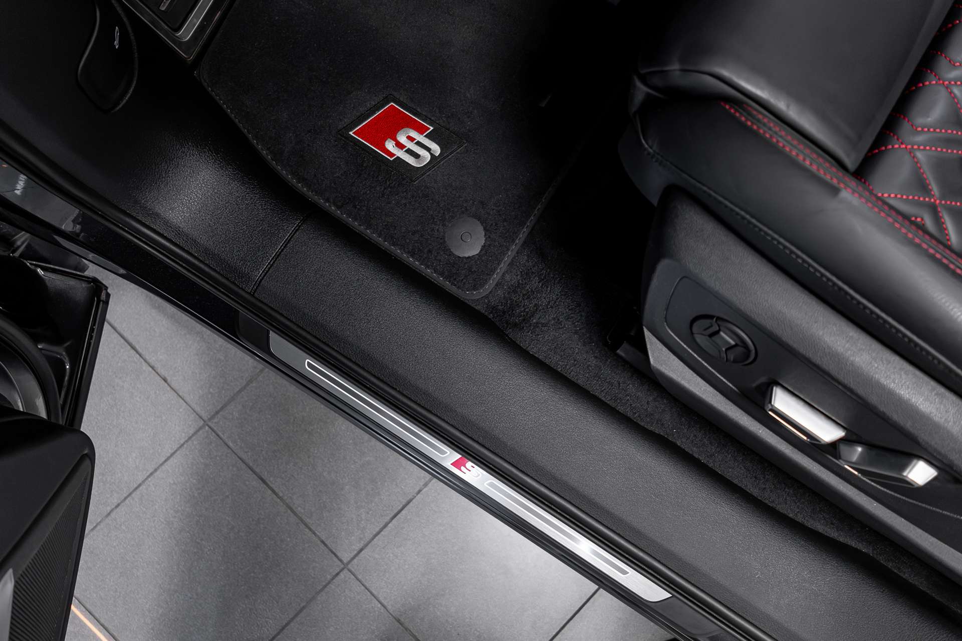 AUDI SQ8 e-tron quattro-image-12