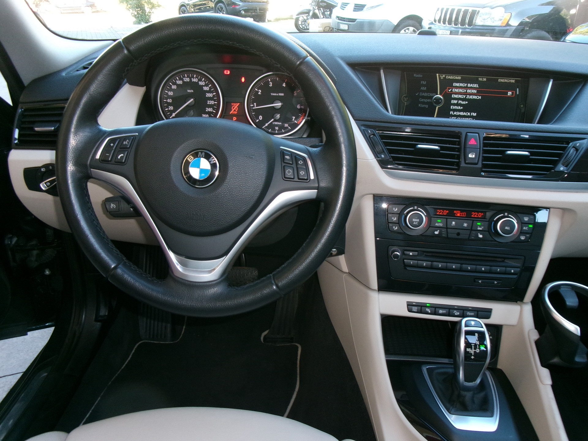 BMW X1 xDrive 20i xLine Steptronic-image-7