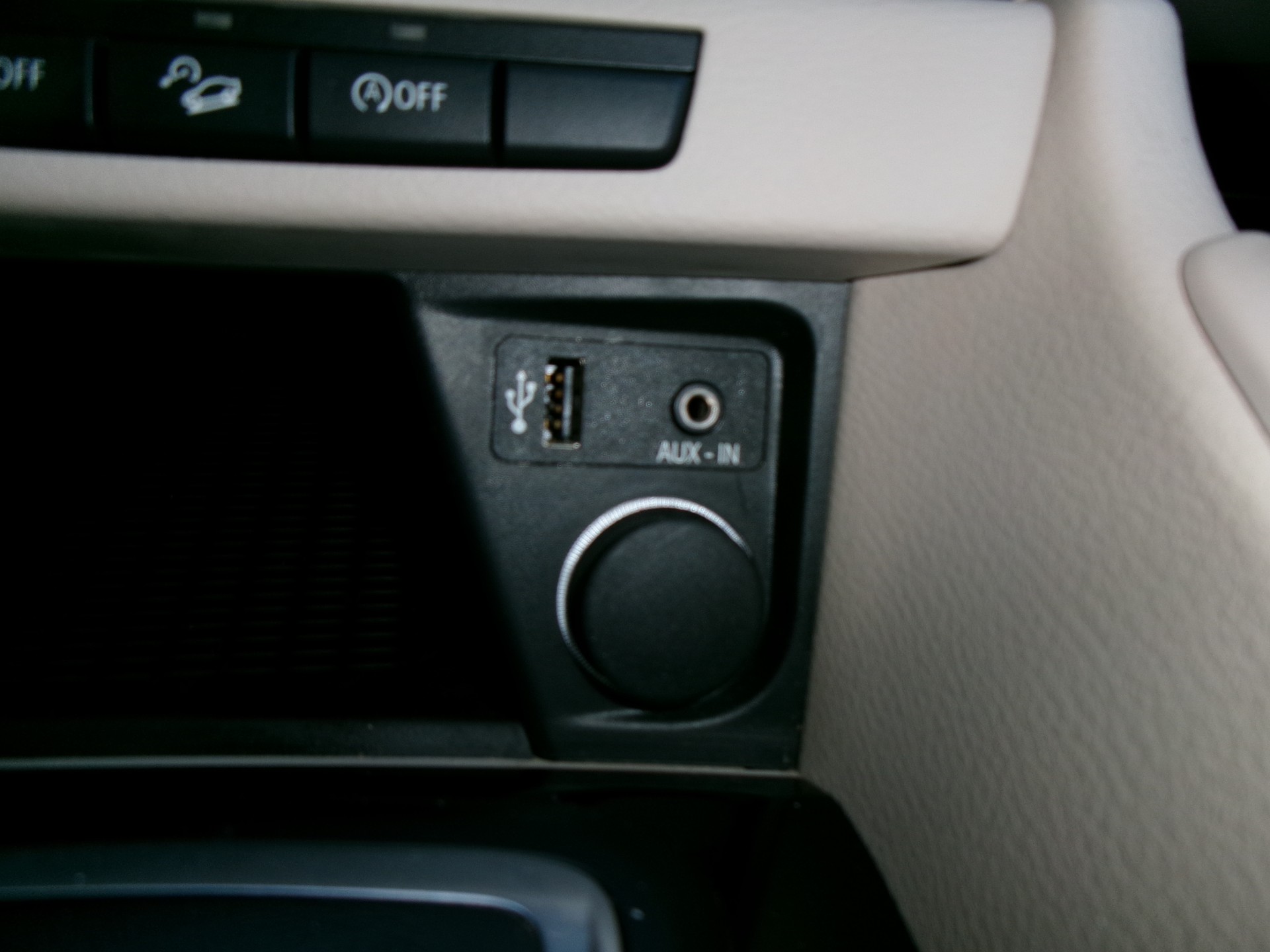 BMW X1 xDrive 20i xLine Steptronic-image-12