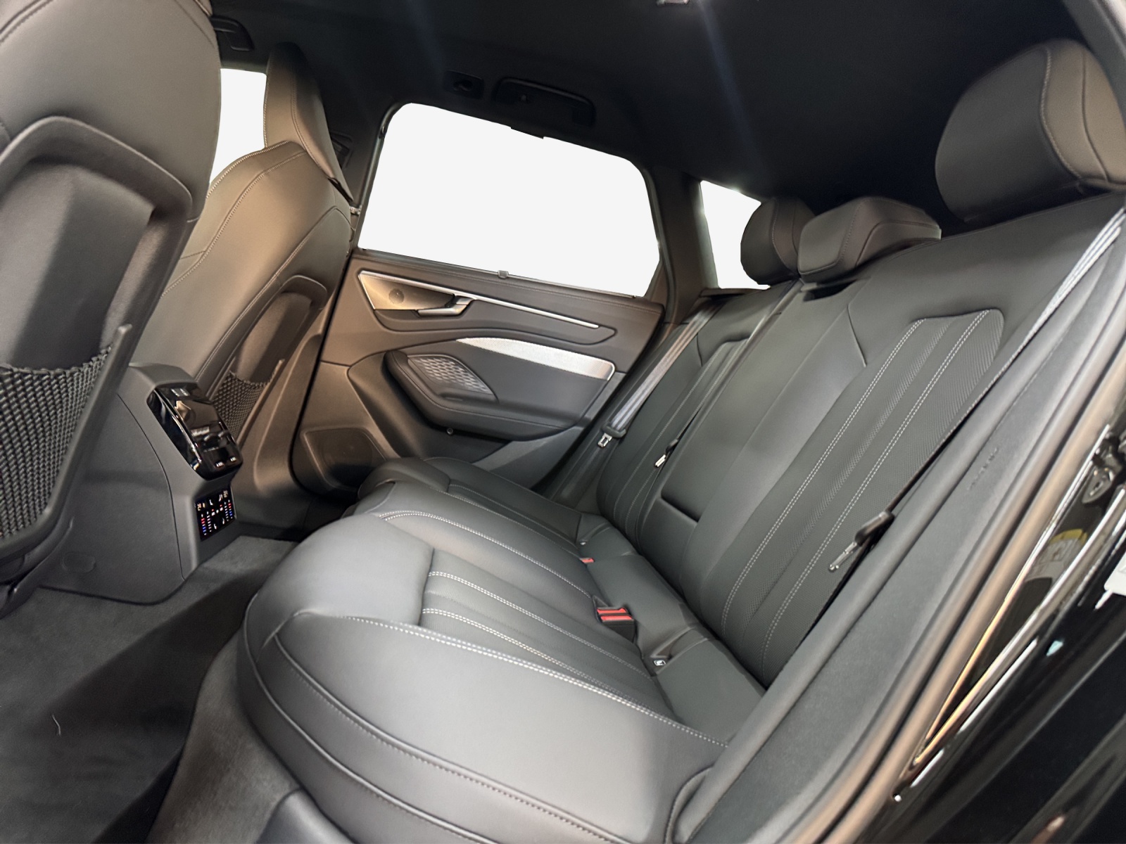 AUDI A6 Avant e-hybrid quattro 270 kW S tronic-image-11