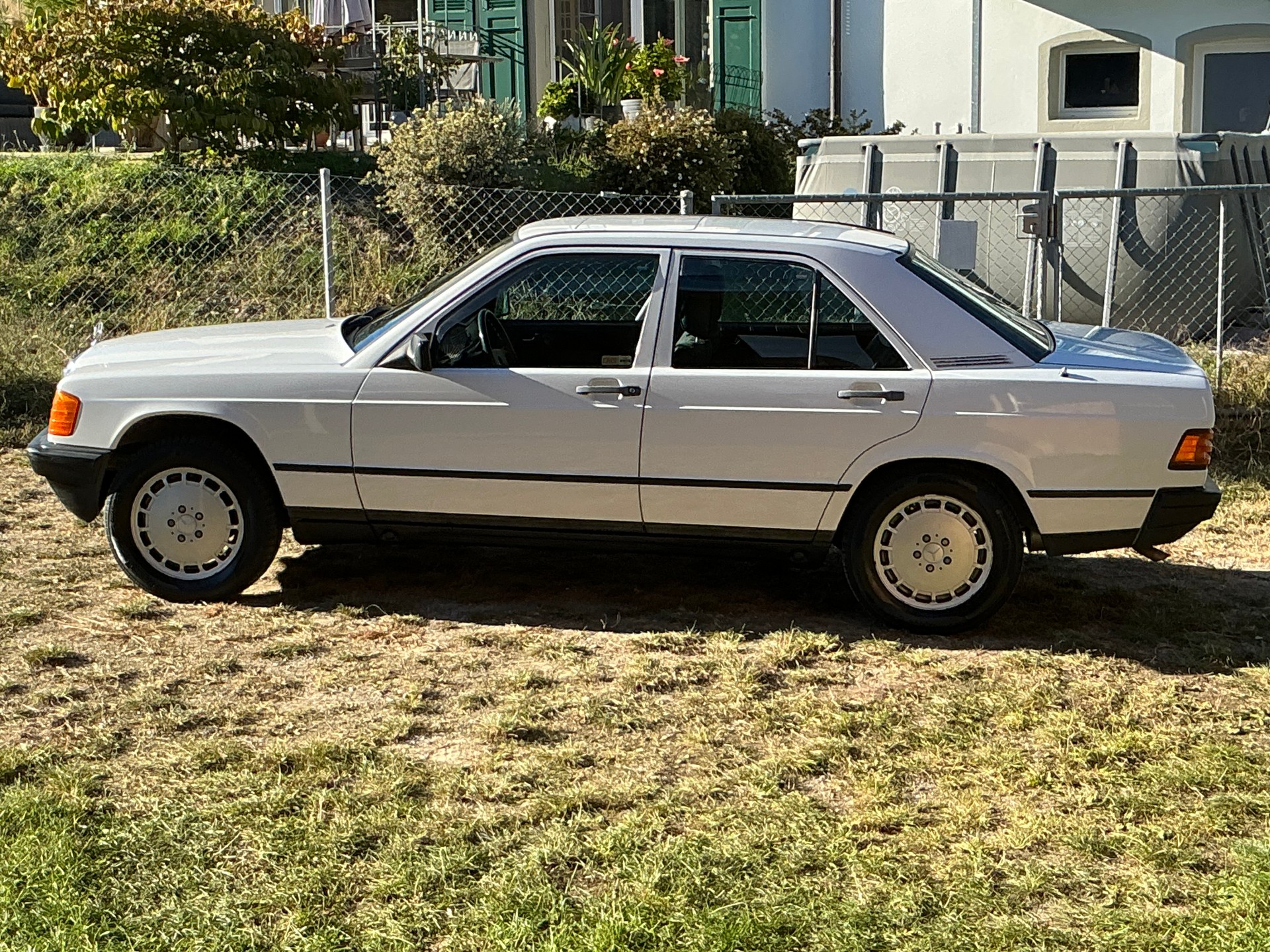 MERCEDES-BENZ 190 E 2.0-image-14
