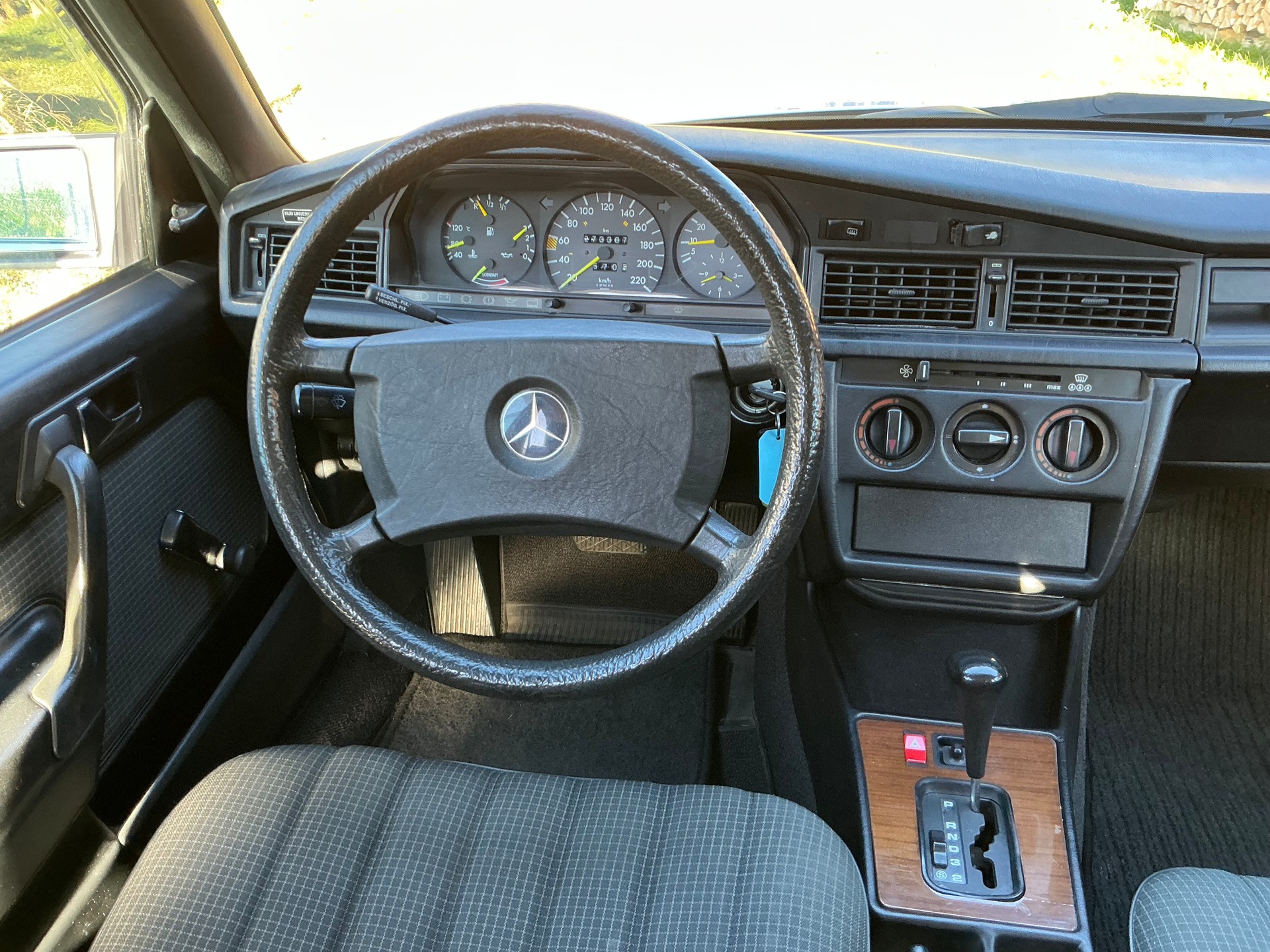 MERCEDES-BENZ 190 E 2.0-image-2